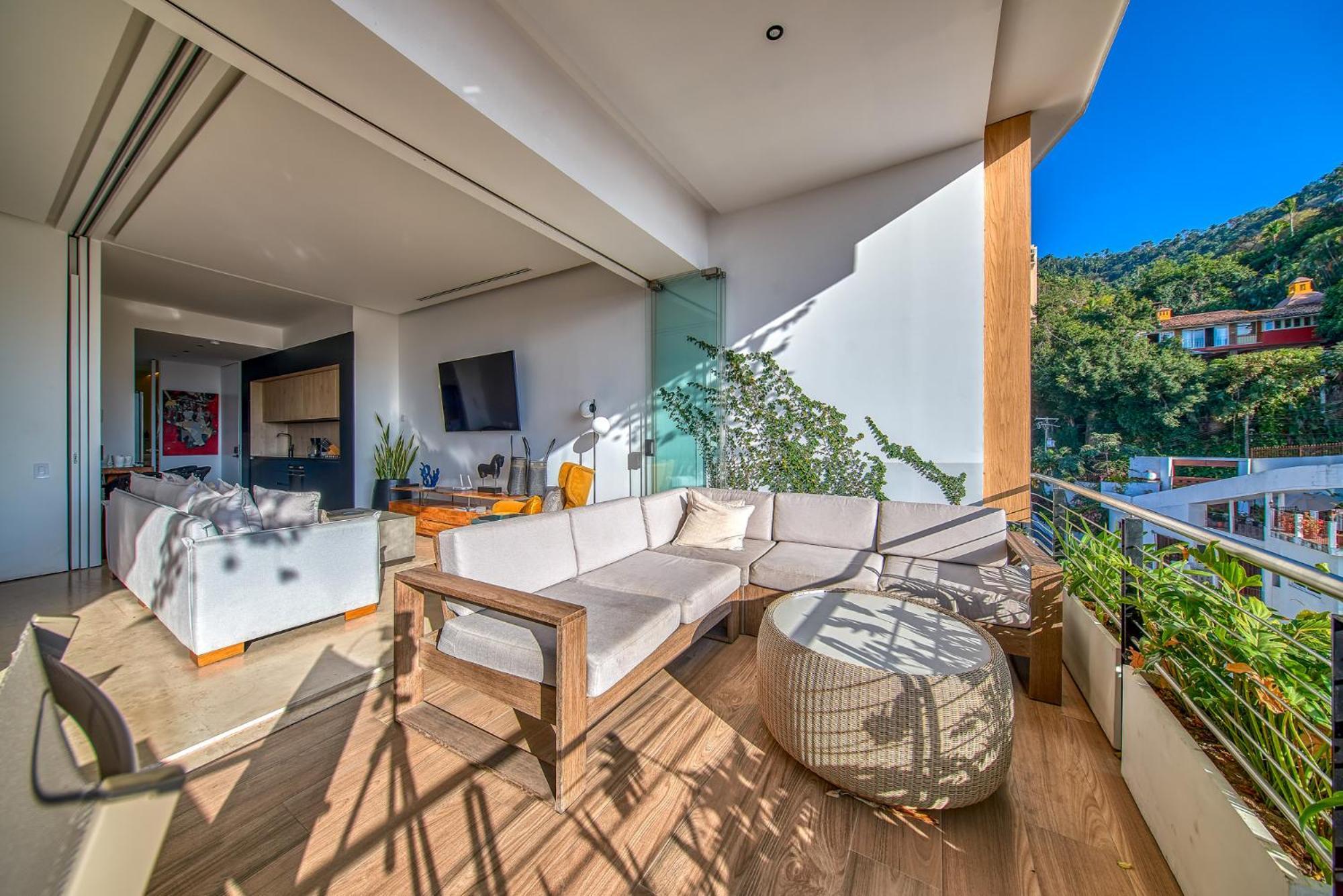 Ocean View Luxury - Walk To The Beach, Clubs And Restaurants