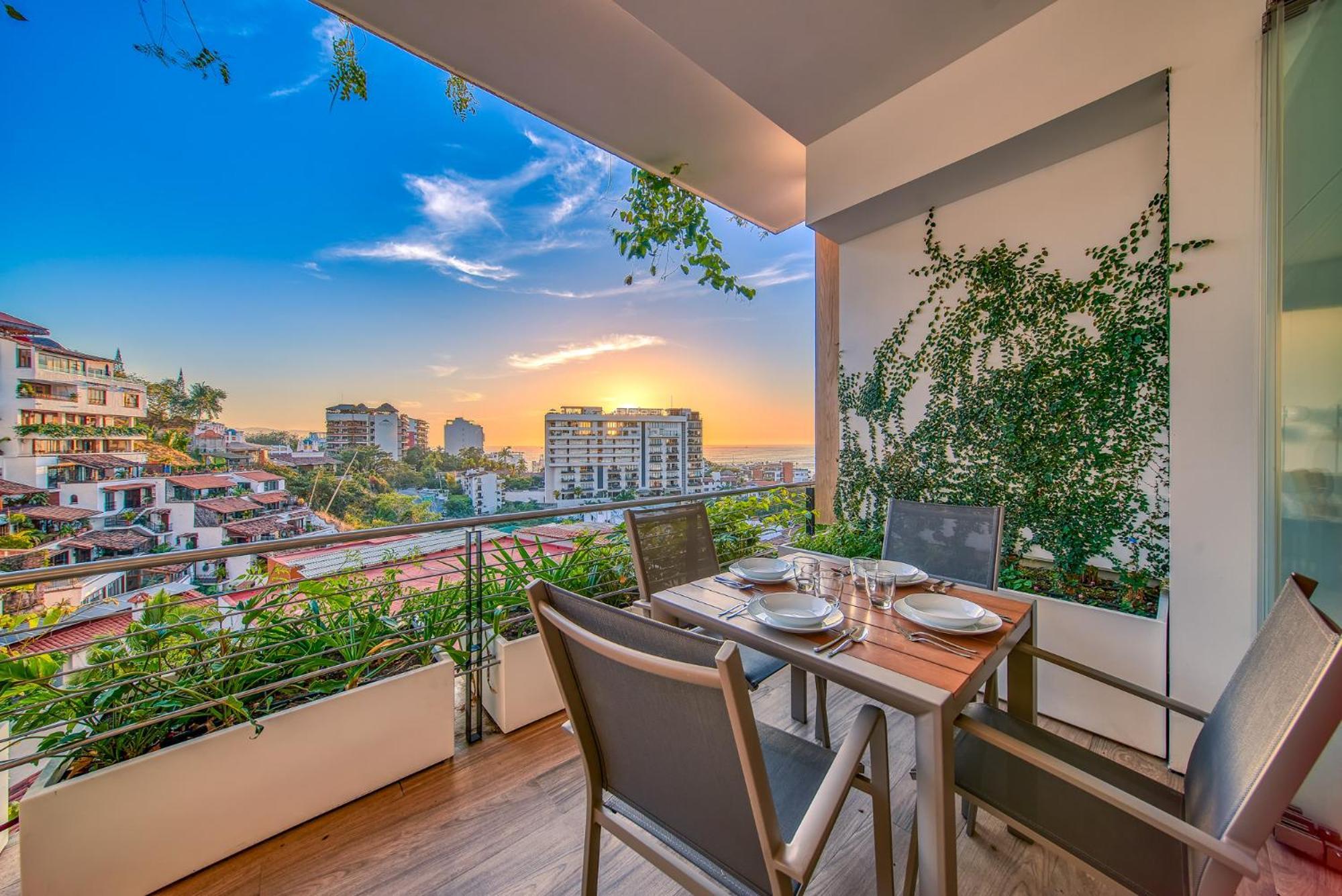 Ocean View Luxury - Walk To The Beach, Clubs And Restaurants Apartment *