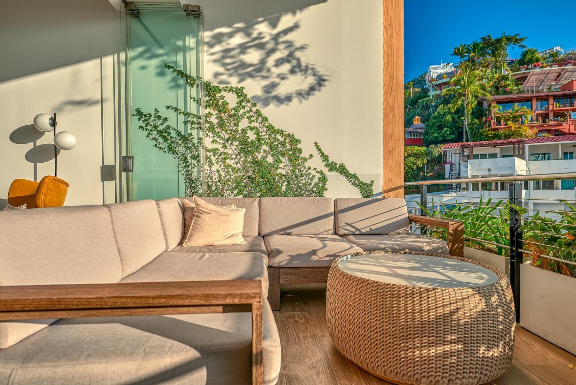Ocean View Luxury - Walk To The Beach, Clubs And Restaurants