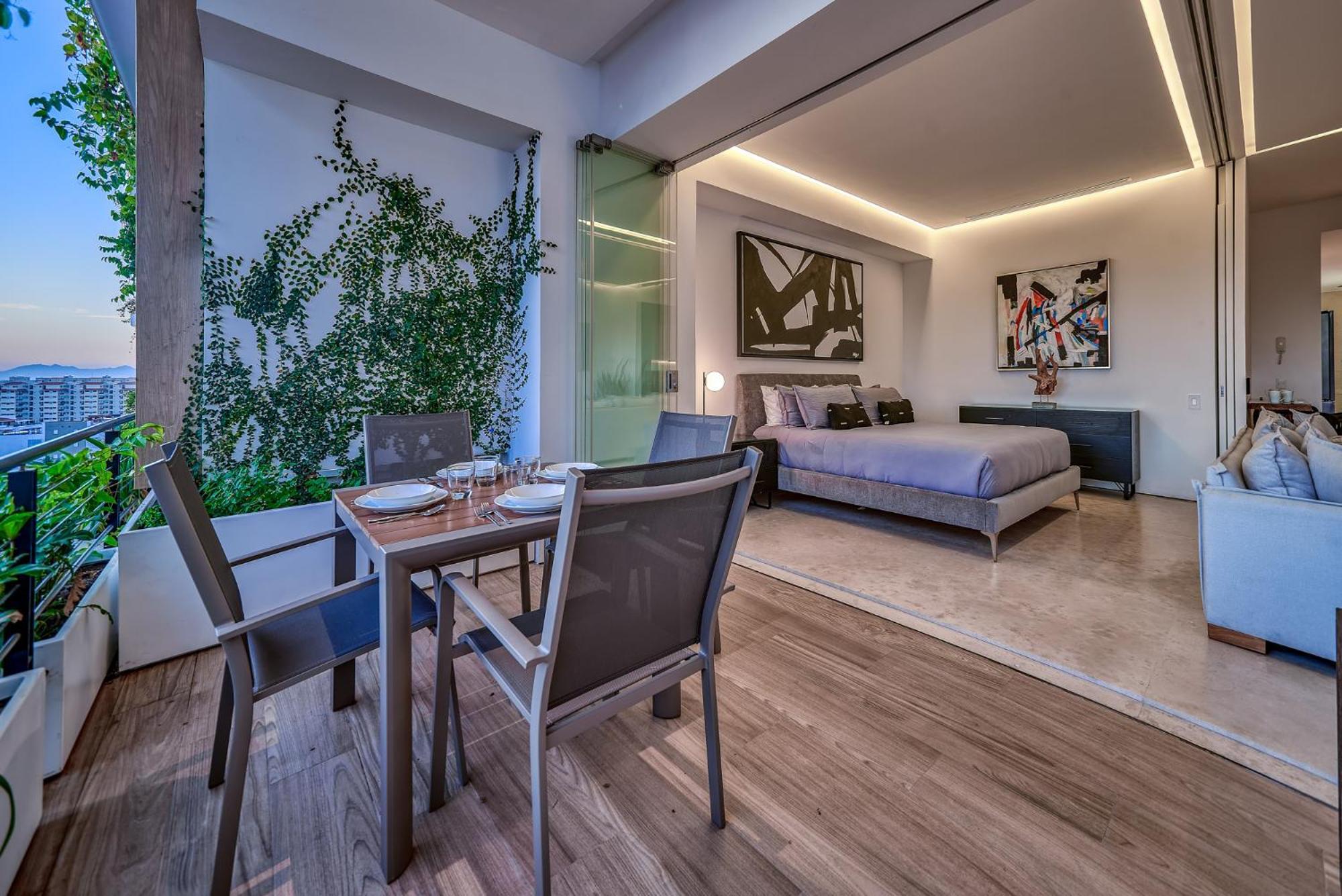 Ocean View Luxury - Walk To The Beach, Clubs And Restaurants Apartment *