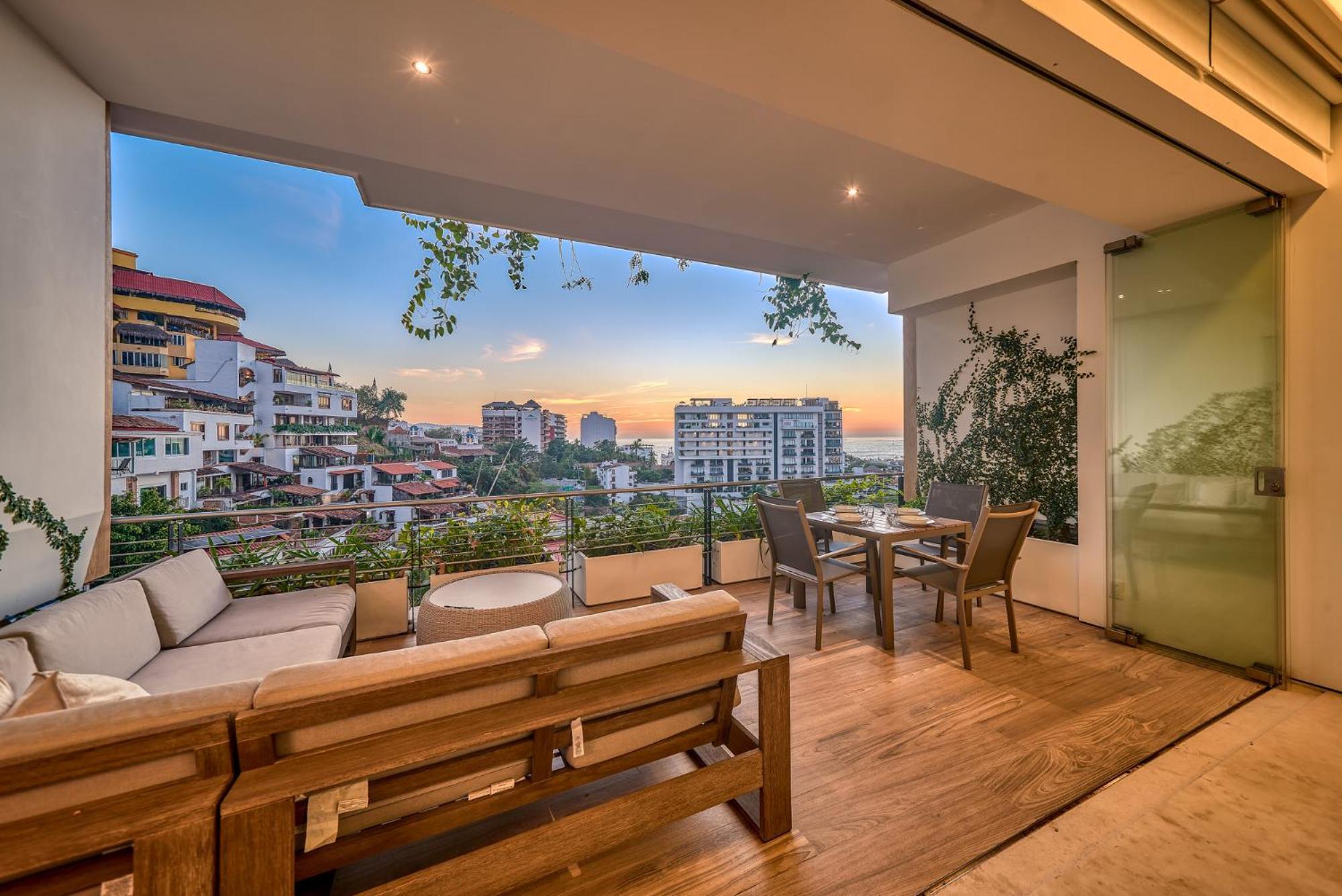 Ocean View Luxury - Walk To The Beach, Clubs And Restaurants *