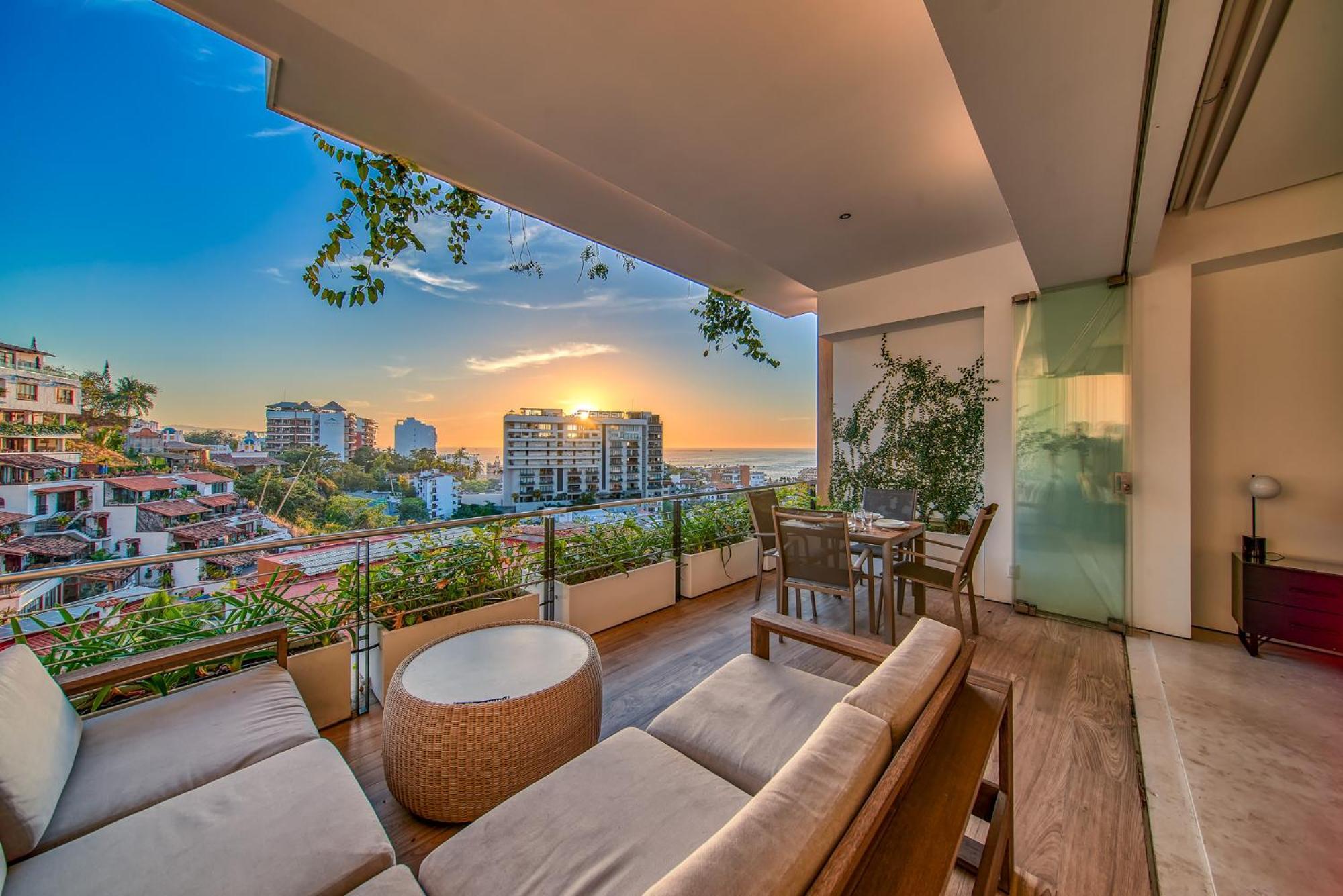 Ocean View Luxury - Walk To The Beach, Clubs And Restaurants Apartment