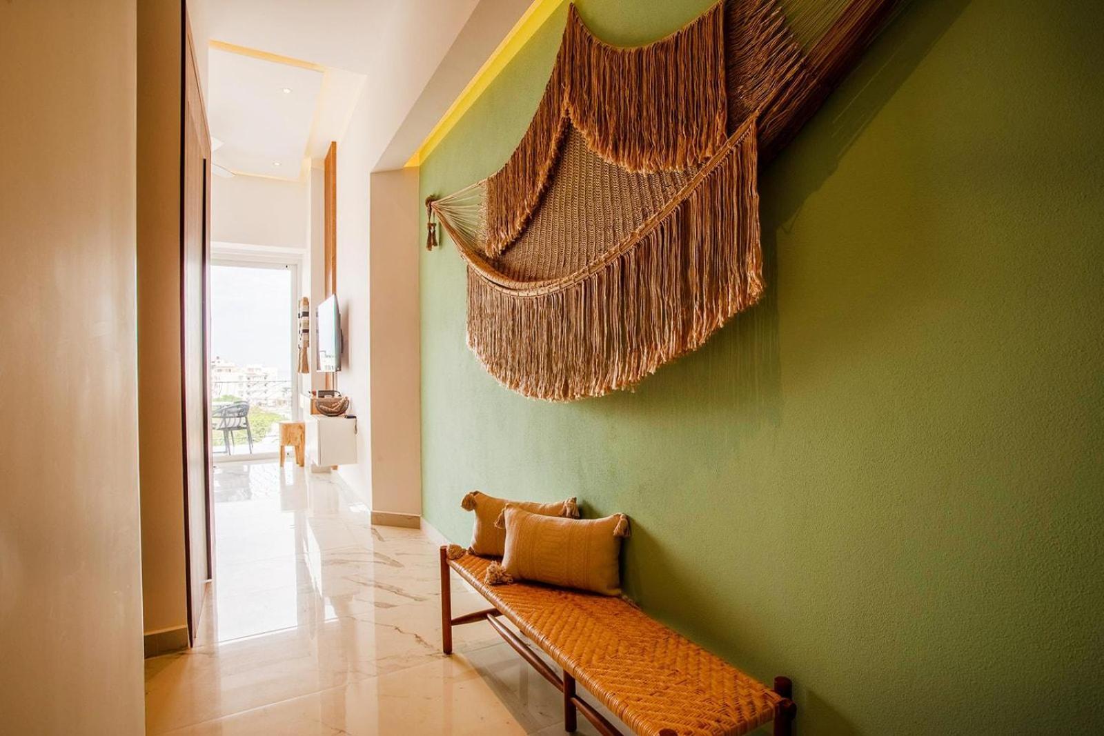 Boho 1 Bedroom With Pool, Gym, Hot Tub Holiday home
