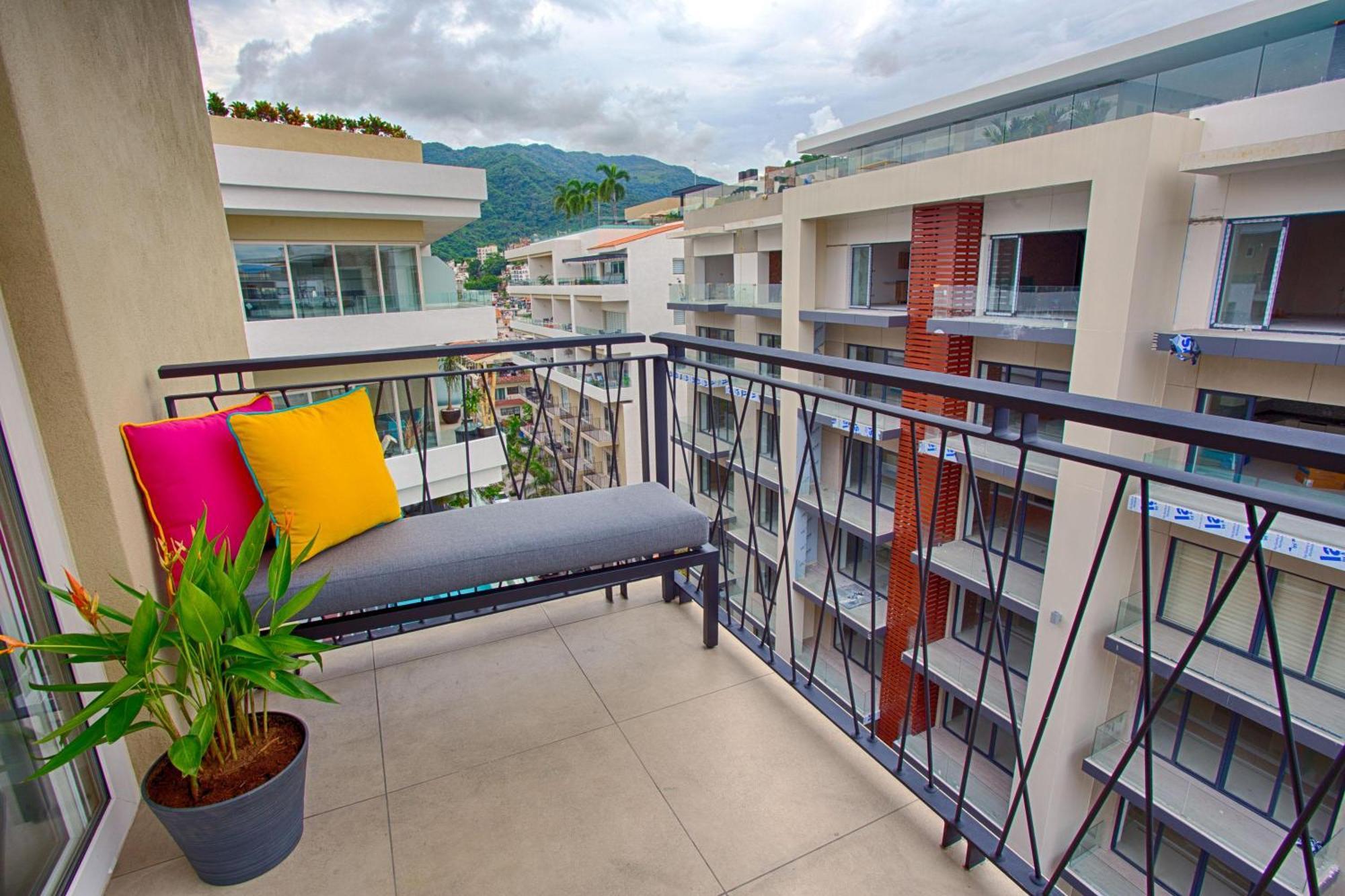 Spectacular Modern Mexican Condo, Pool & Gym * Puerto Vallarta