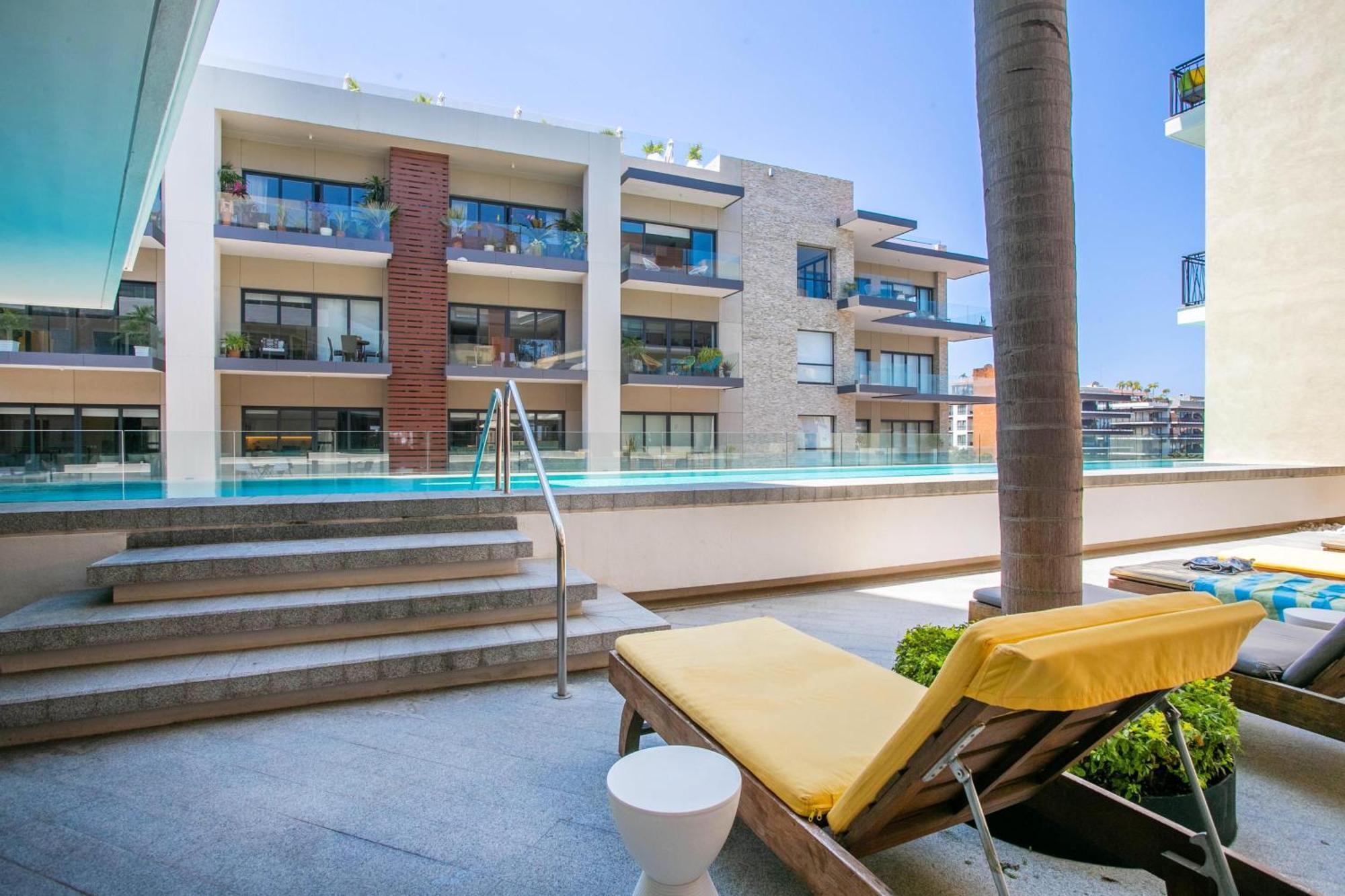 Spectacular Modern Mexican Condo, Pool & Gym Holiday home