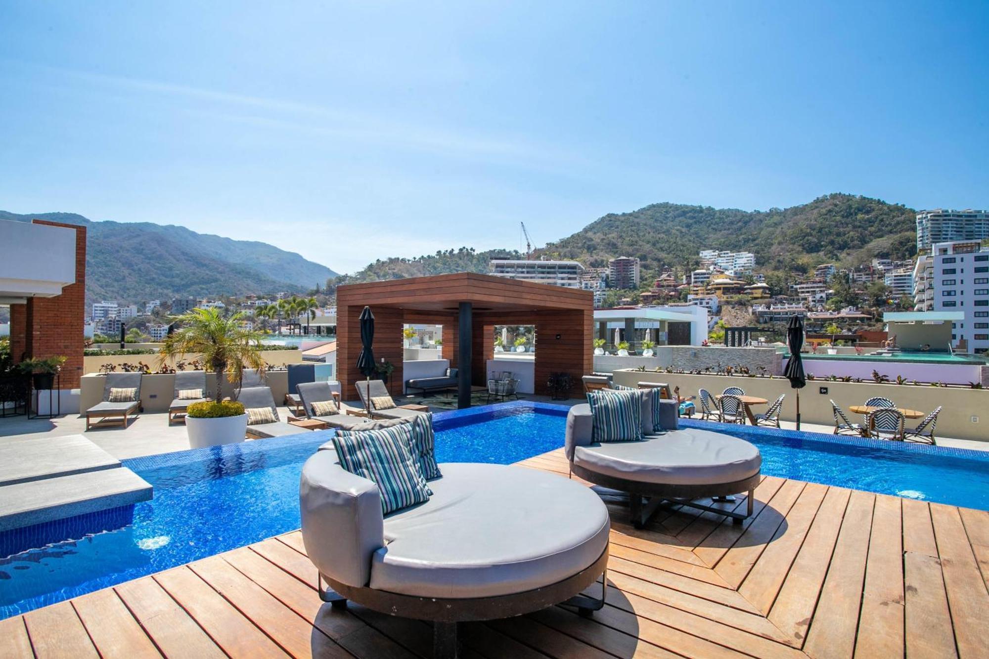 Spectacular Modern Mexican Condo, Pool & Gym Puerto Vallarta