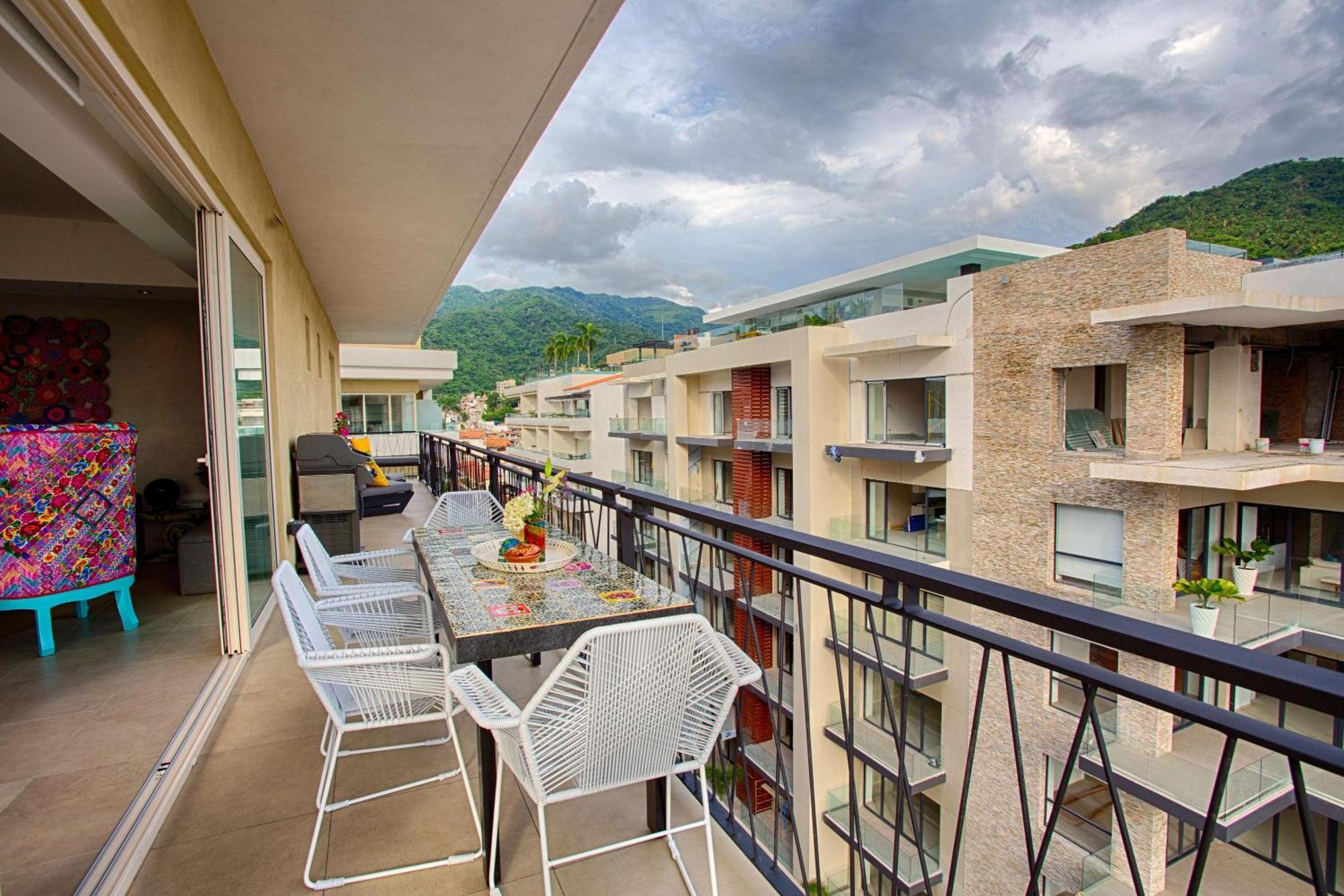 Spectacular Modern Mexican Condo, Pool & Gym * Puerto Vallarta