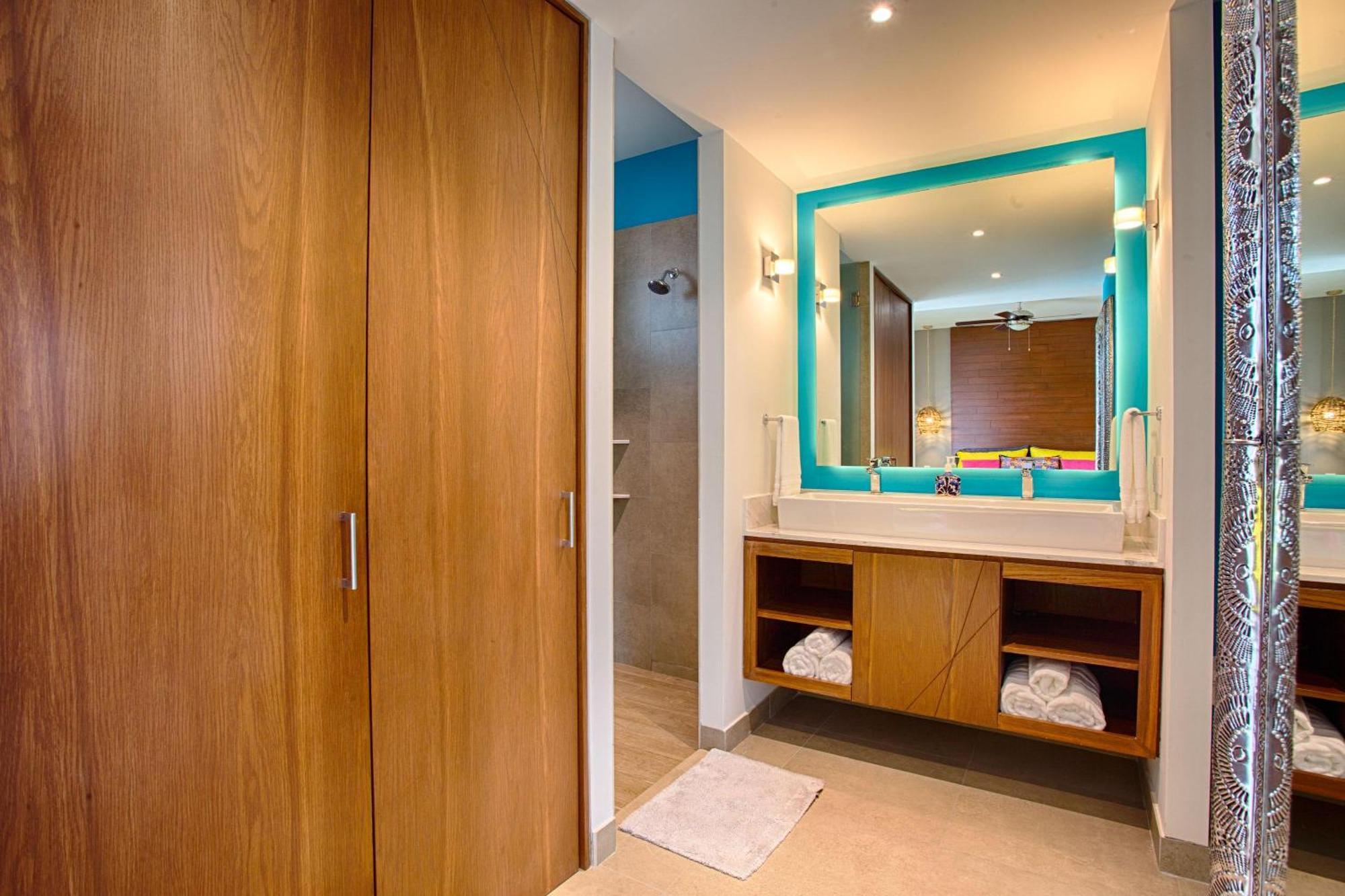 Spectacular Modern Mexican Condo, Pool & Gym Holiday home Puerto Vallarta