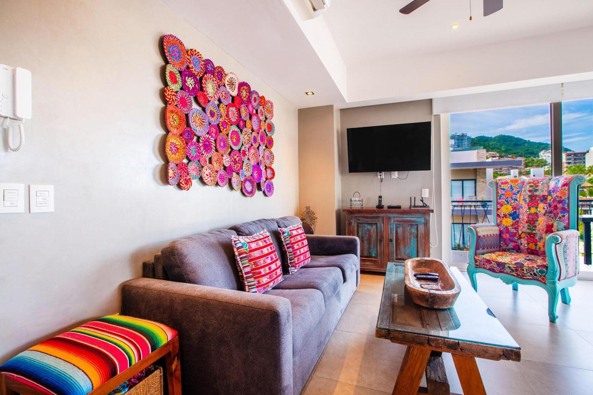 Spectacular Modern Mexican Condo, Pool & Gym Holiday home