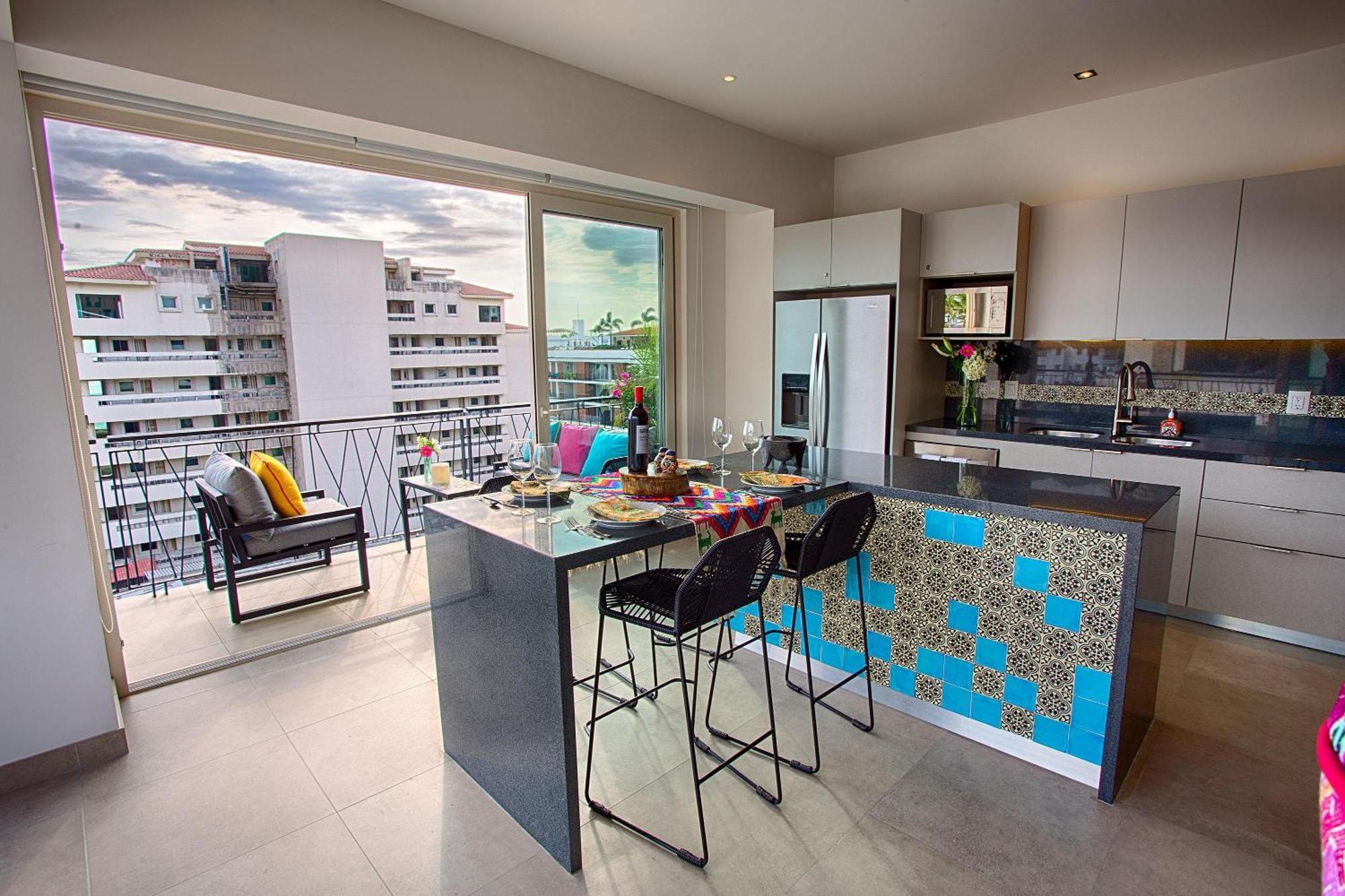 Spectacular Modern Mexican Condo, Pool & Gym Holiday home *