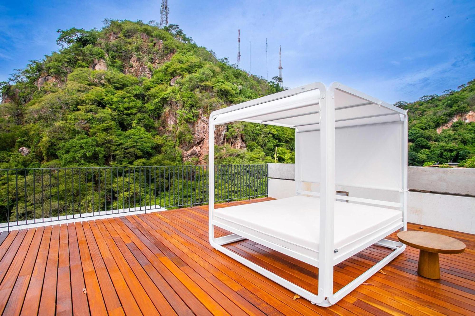 Large Corner Balcony | Bar, Gym, In Romantic Zone *