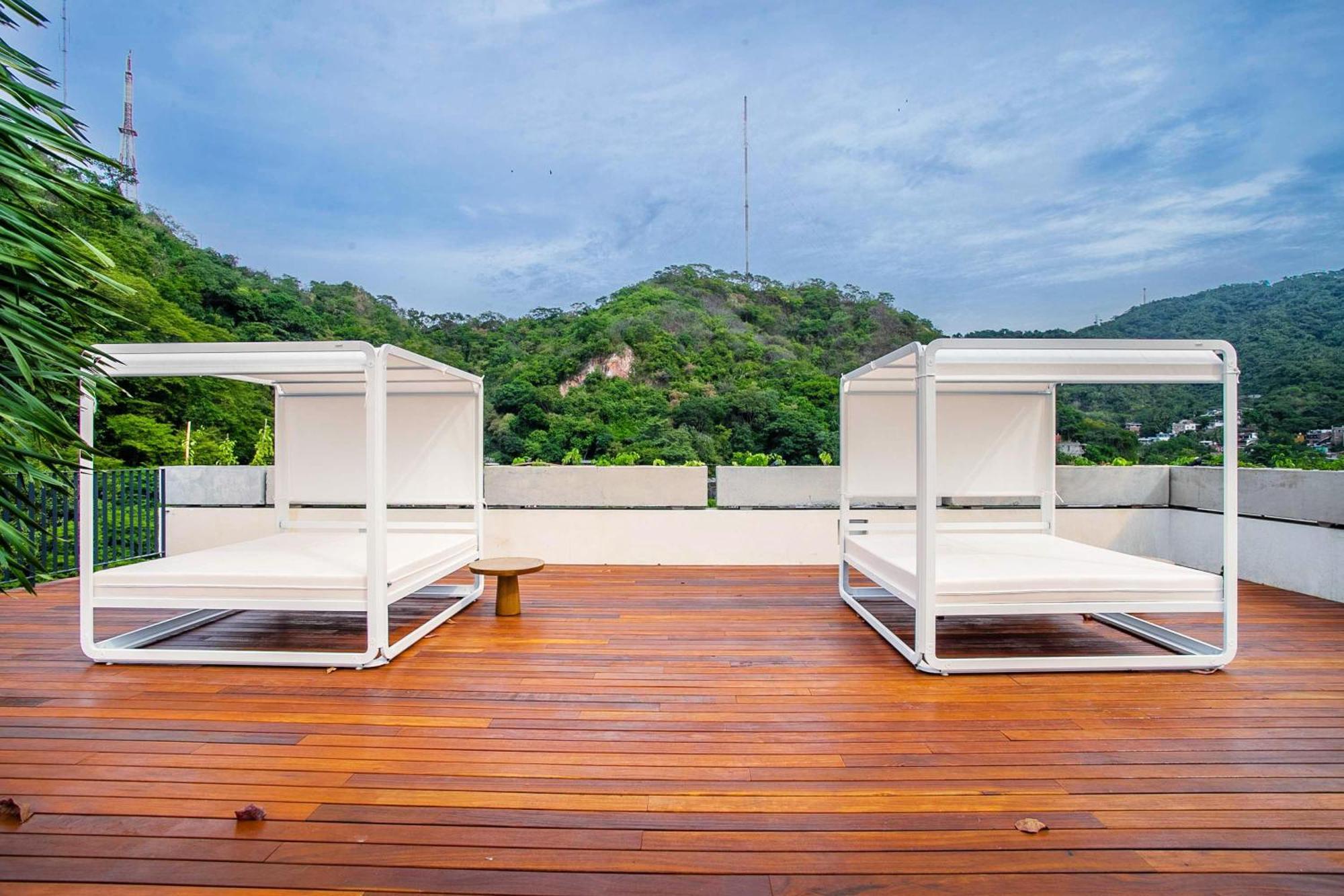 Large Corner Balcony | Bar, Gym, In Romantic Zone Holiday home