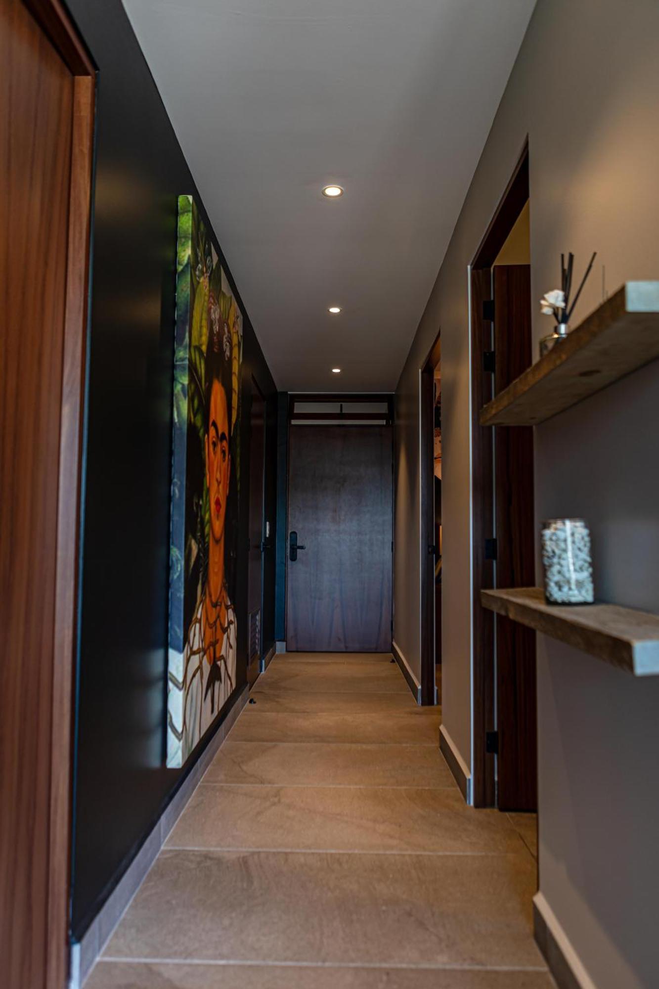 Holiday home Large Corner Balcony | Bar, Gym, In Romantic Zone *