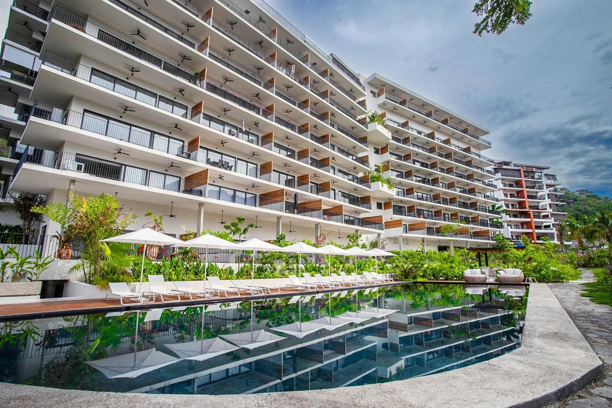 Holiday home Large Corner Balcony | Bar, Gym, In Romantic Zone *