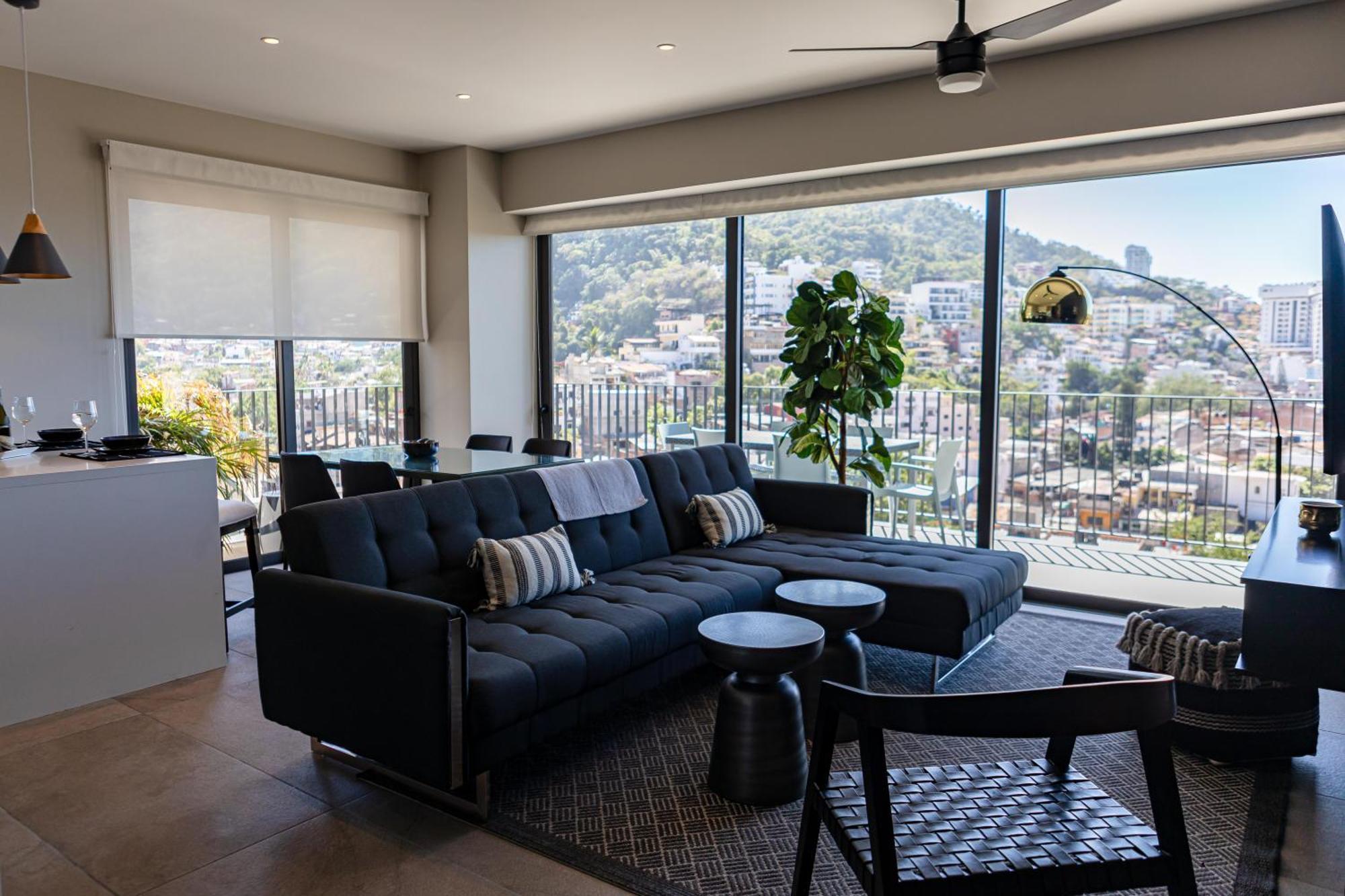 Large Corner Balcony | Bar, Gym, In Romantic Zone Holiday home *