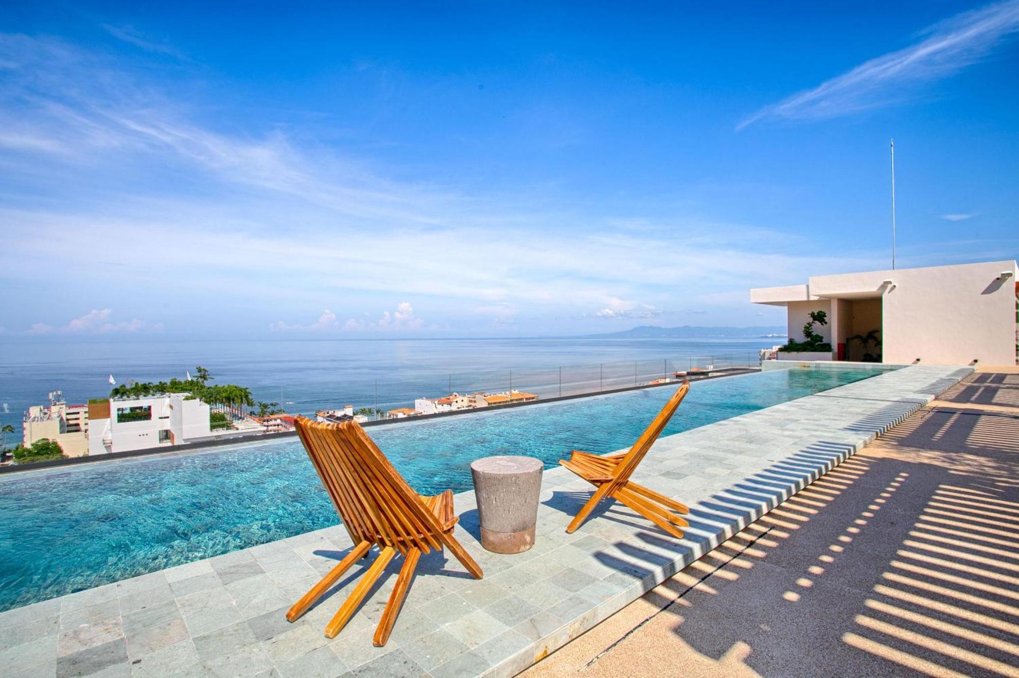 Hgtv Funky Loft-style Condo, Mtn Views, Pool, Gym Holiday home Puerto Vallarta