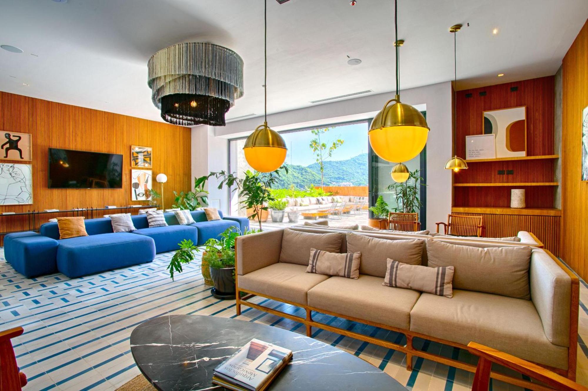 Holiday home Hgtv Funky Loft-style Condo, Mtn Views, Pool, Gym