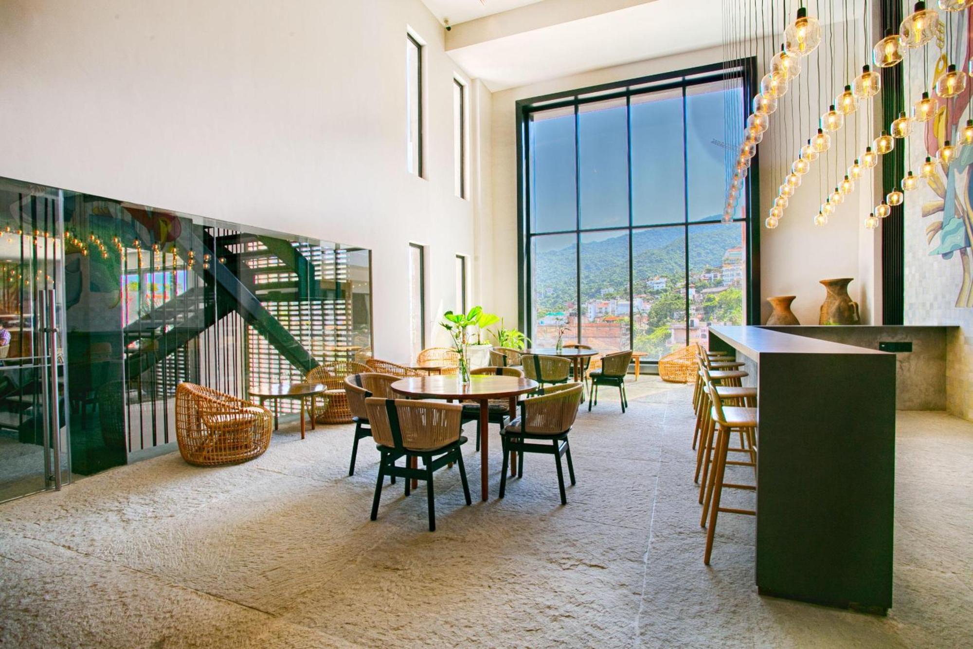 Hgtv Funky Loft-style Condo, Mtn Views, Pool, Gym Holiday home *