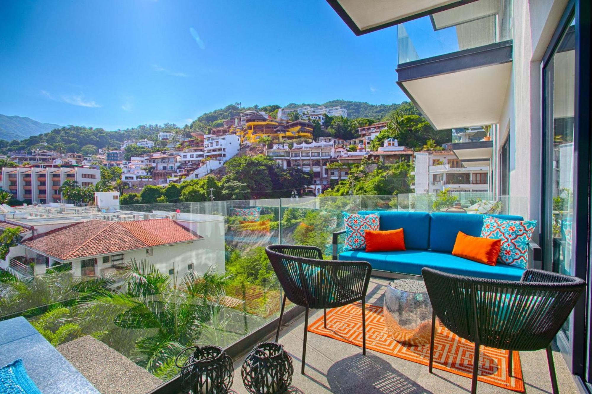 Hgtv Funky Loft-style Condo, Mtn Views, Pool, Gym Puerto Vallarta