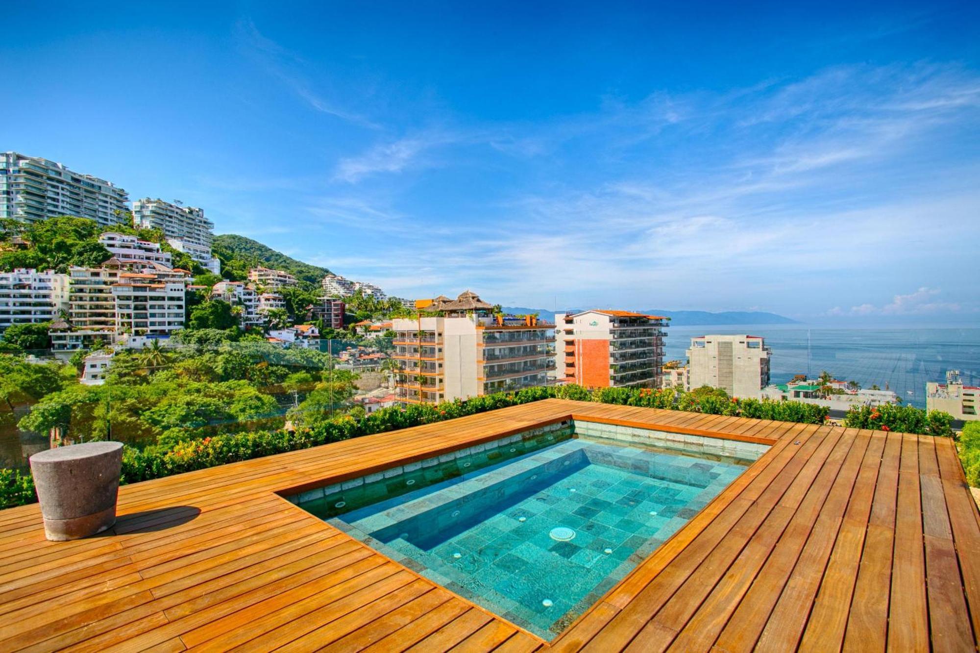 Hgtv Funky Loft-style Condo, Mtn Views, Pool, Gym Holiday home Puerto Vallarta