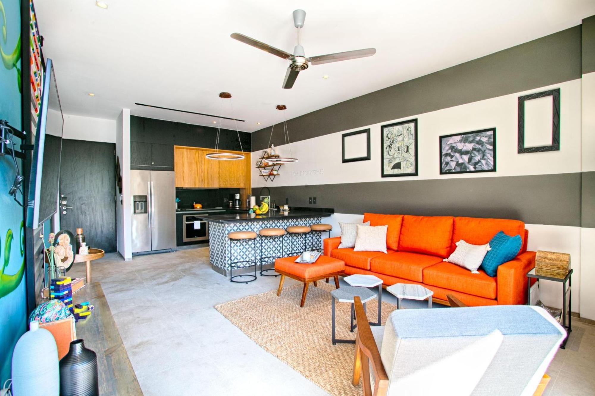 Holiday home Hgtv Funky Loft-style Condo, Mtn Views, Pool, Gym *
