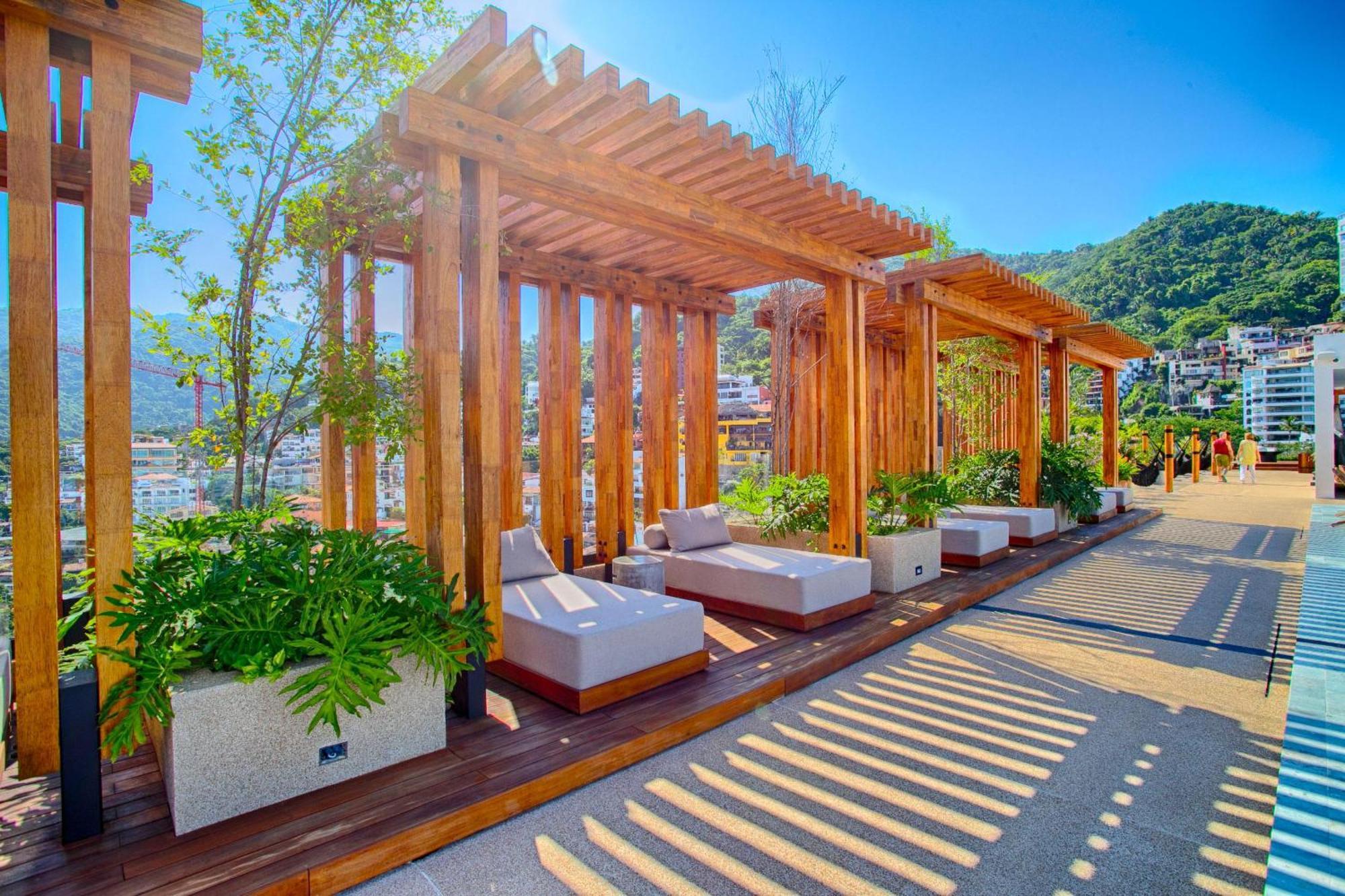 Hgtv Funky Loft-style Condo, Mtn Views, Pool, Gym Puerto Vallarta