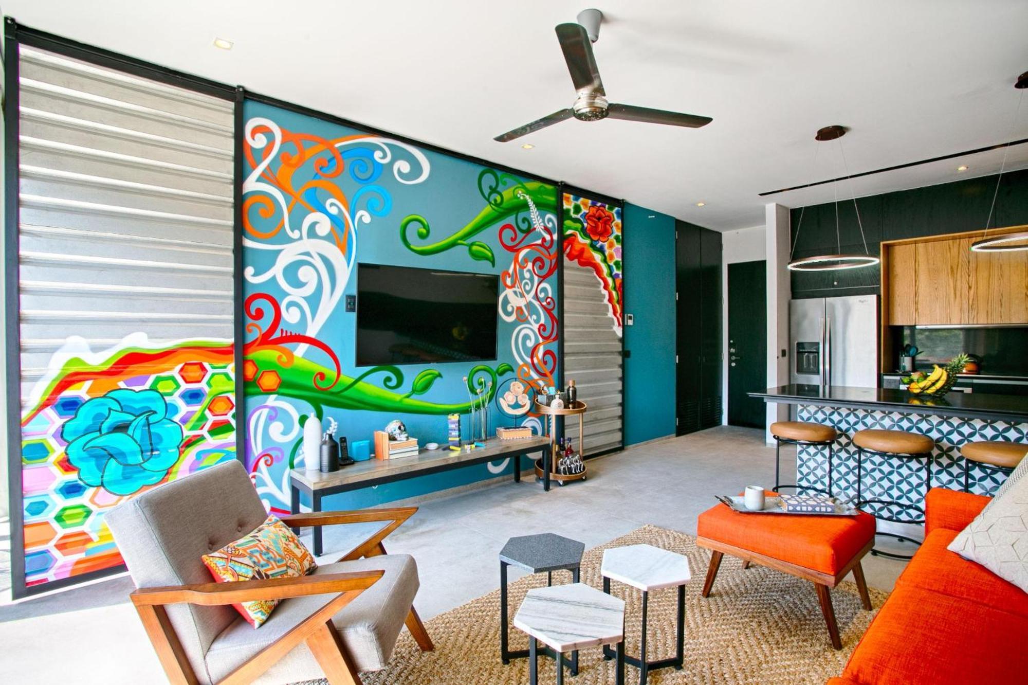 Hgtv Funky Loft-style Condo, Mtn Views, Pool, Gym Holiday home *