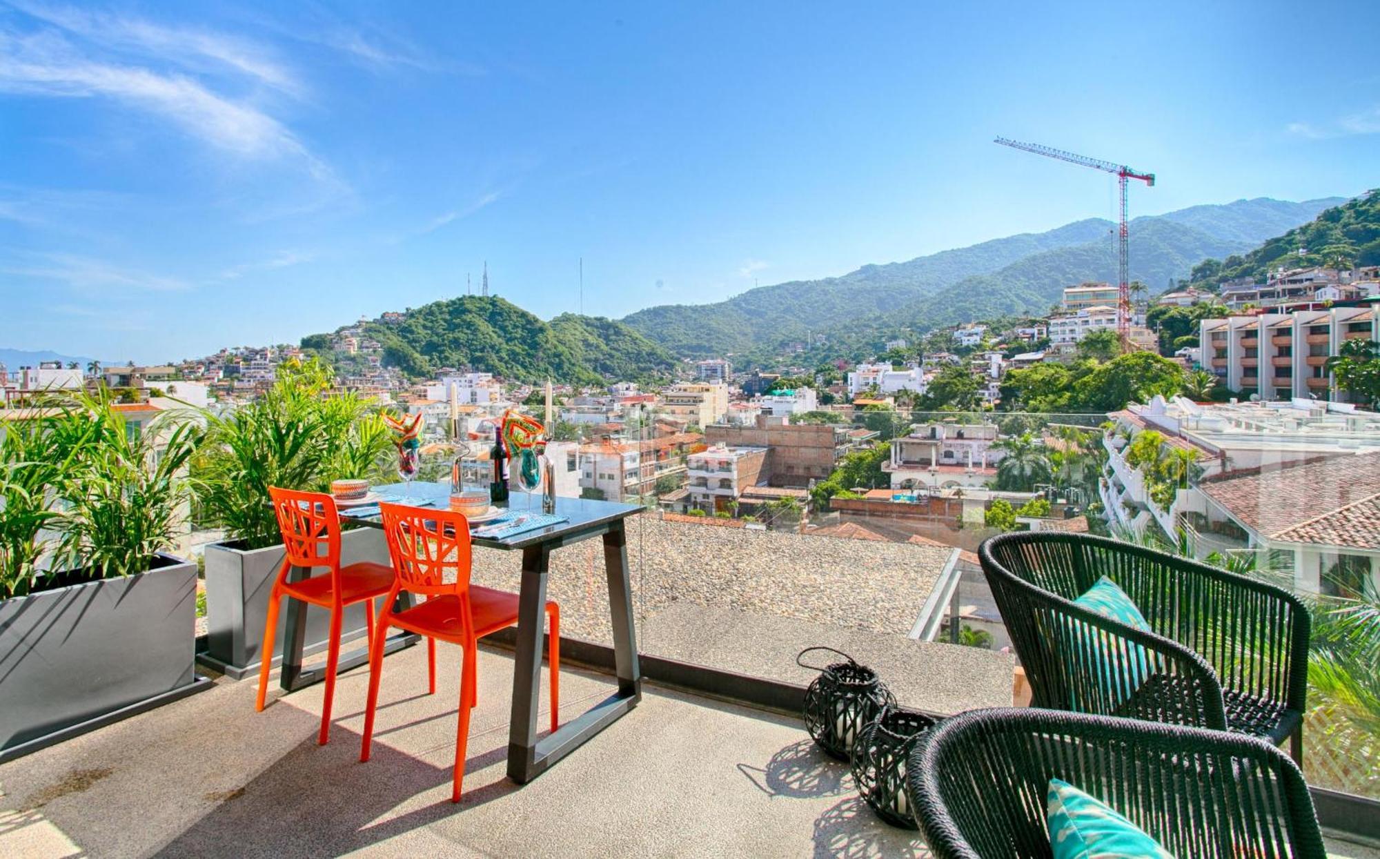 Holiday home Hgtv Funky Loft-style Condo, Mtn Views, Pool, Gym Puerto Vallarta