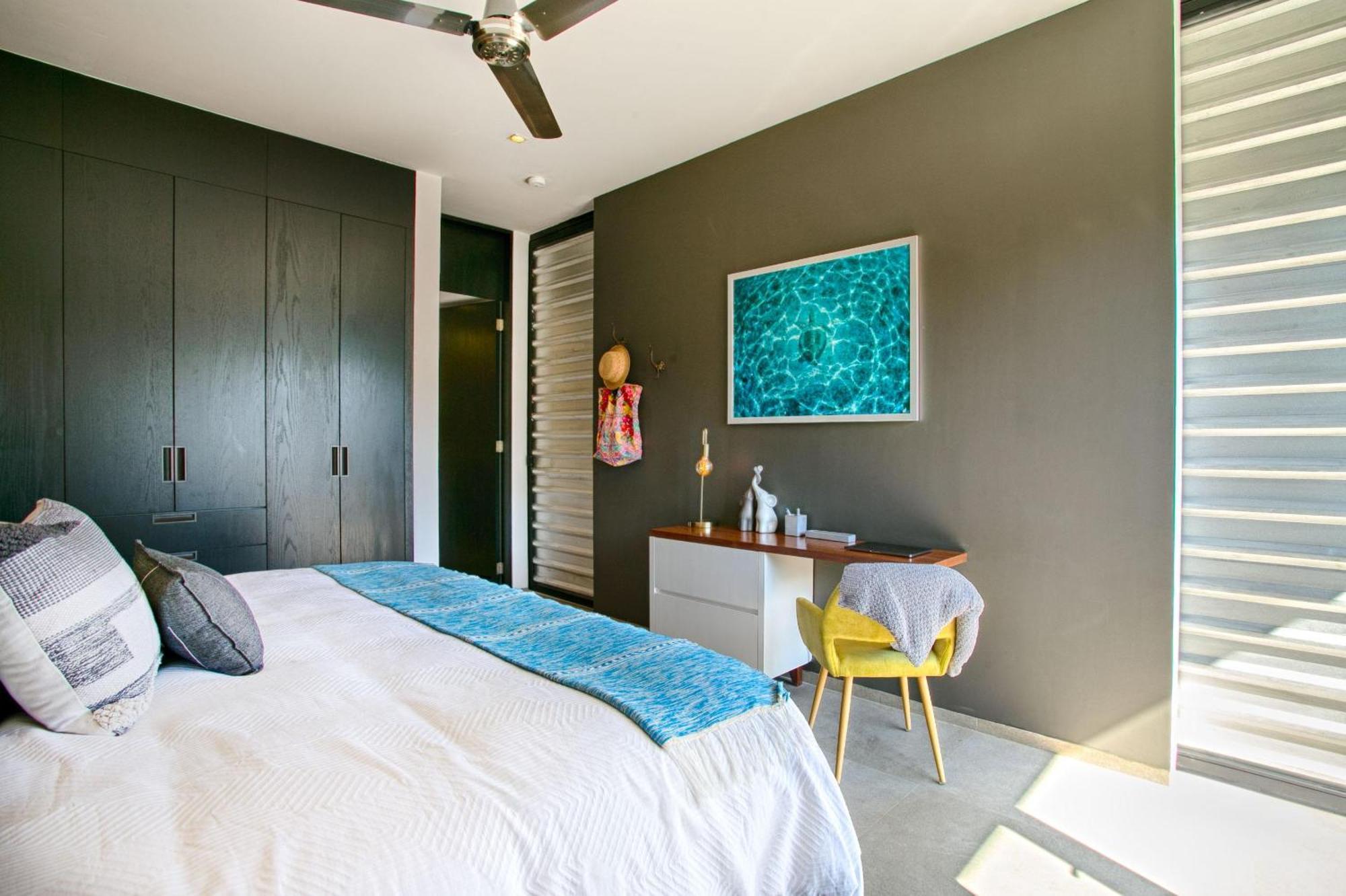 Holiday home Hgtv Funky Loft-style Condo, Mtn Views, Pool, Gym *