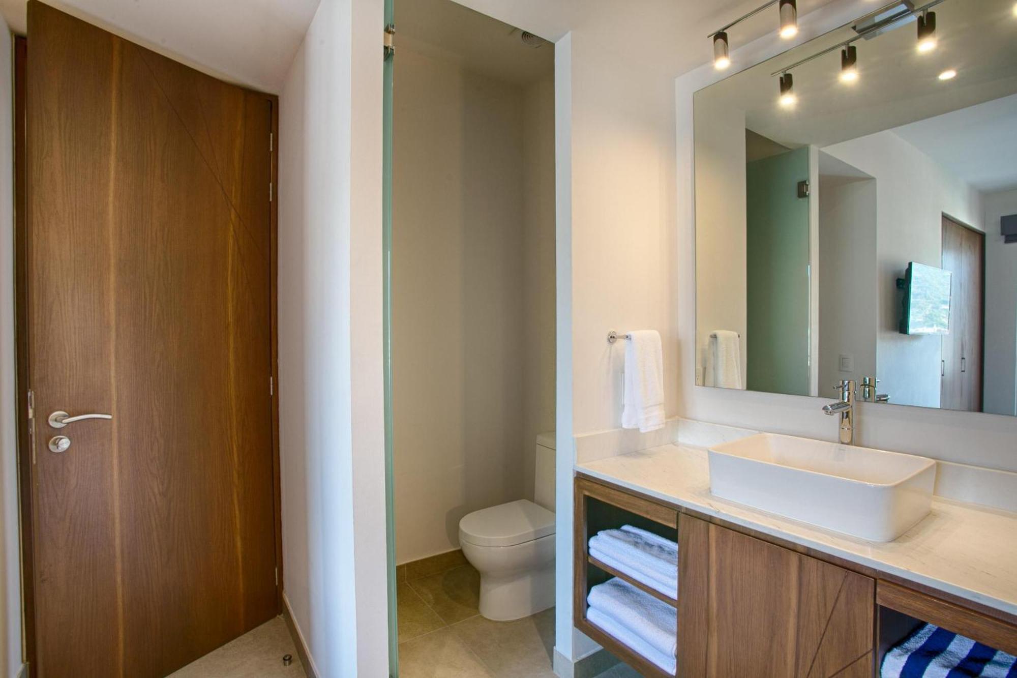 Floor With Partial Ocean Views, Pools, Gym Holiday home Puerto Vallarta