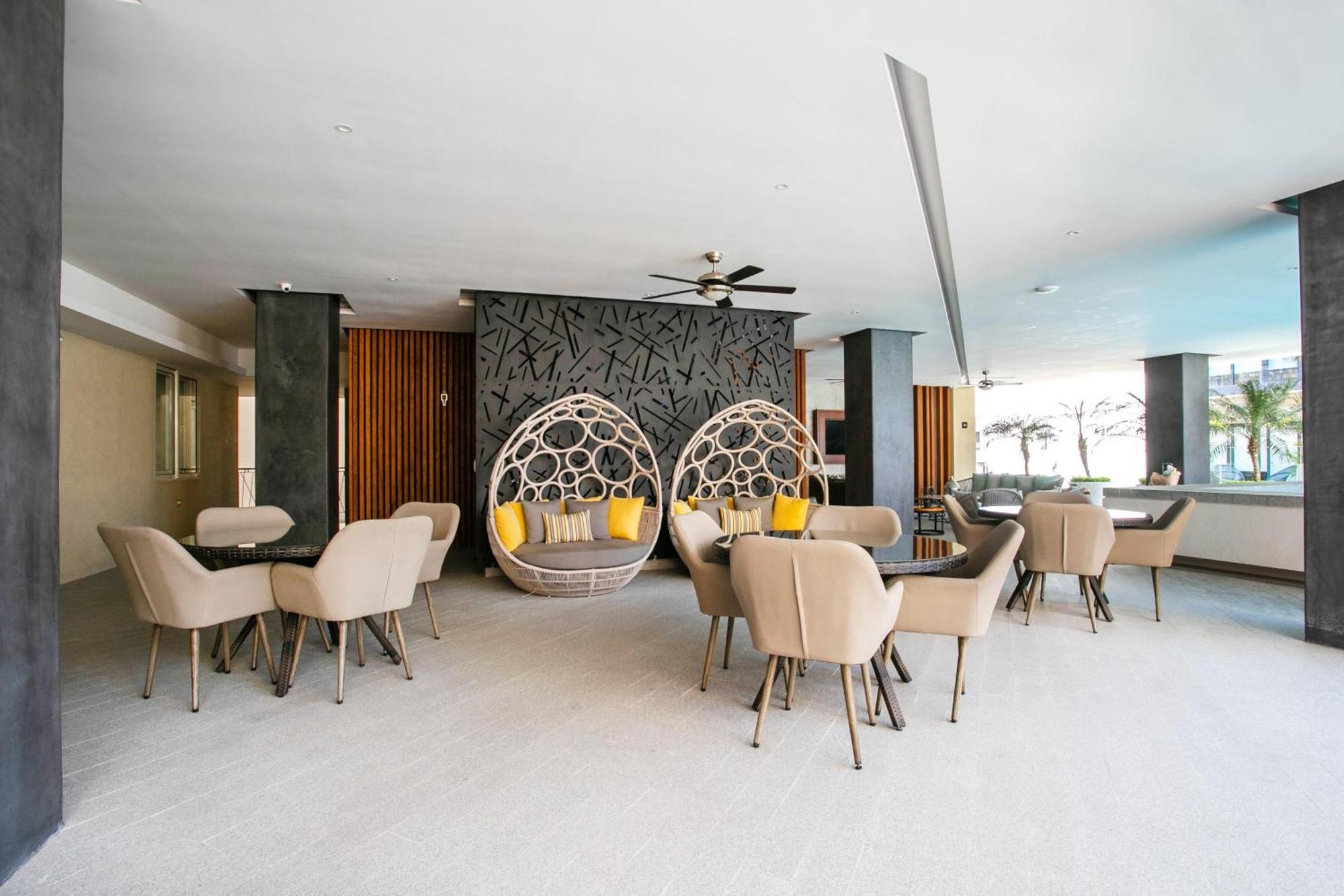 Floor With Partial Ocean Views, Pools, Gym *