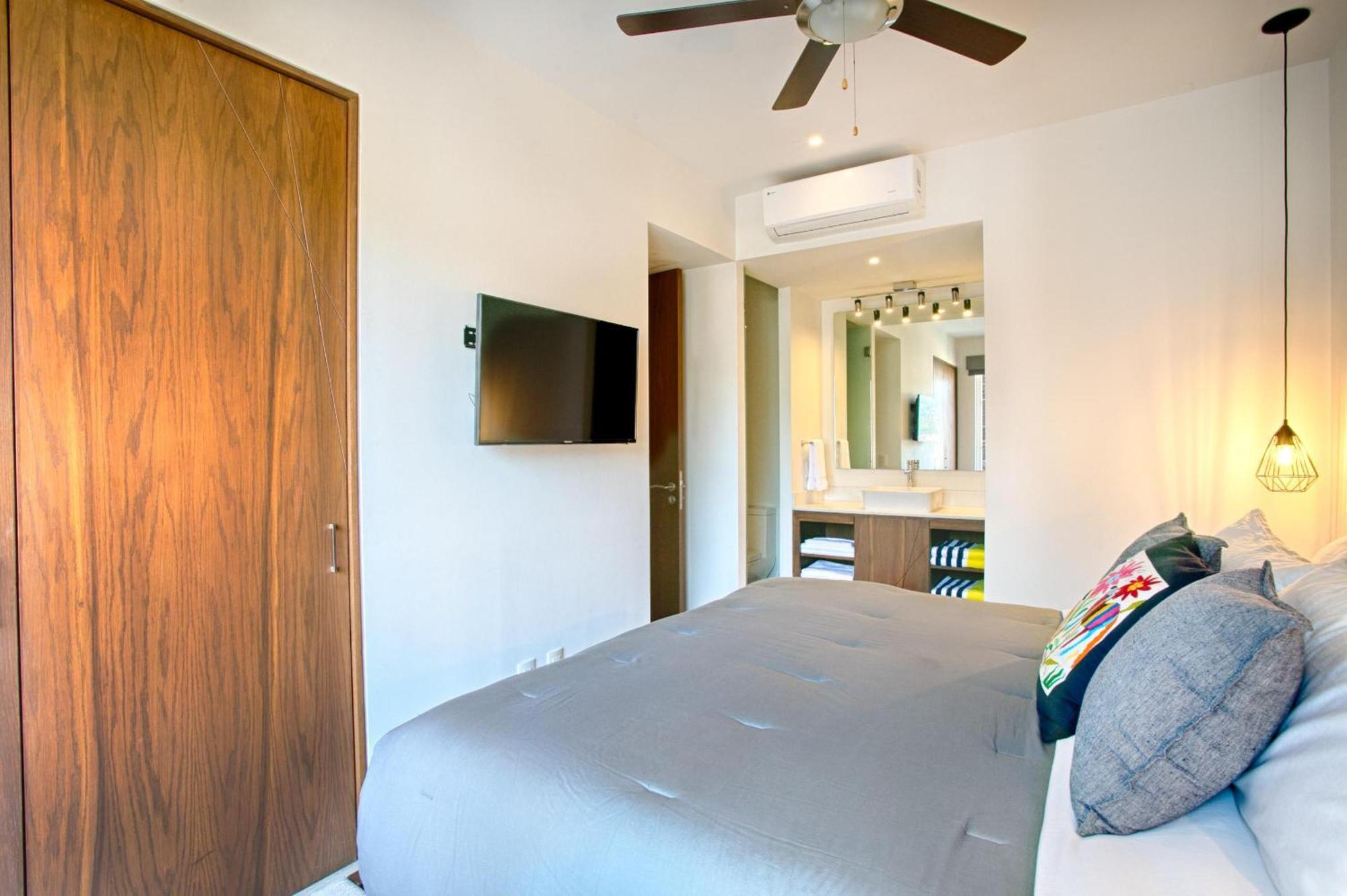 Holiday home Floor With Partial Ocean Views, Pools, Gym
