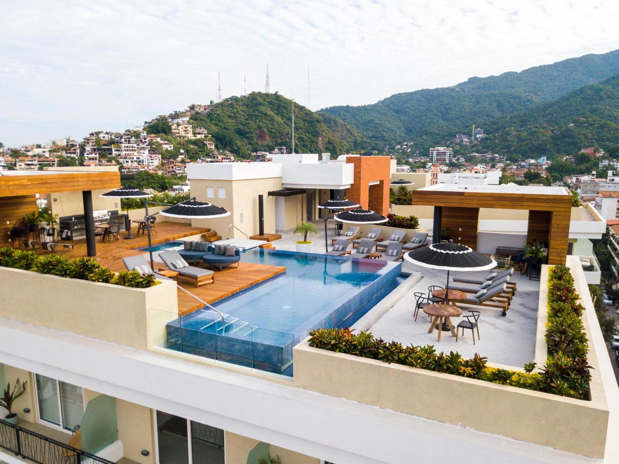 Floor With Partial Ocean Views, Pools, Gym *