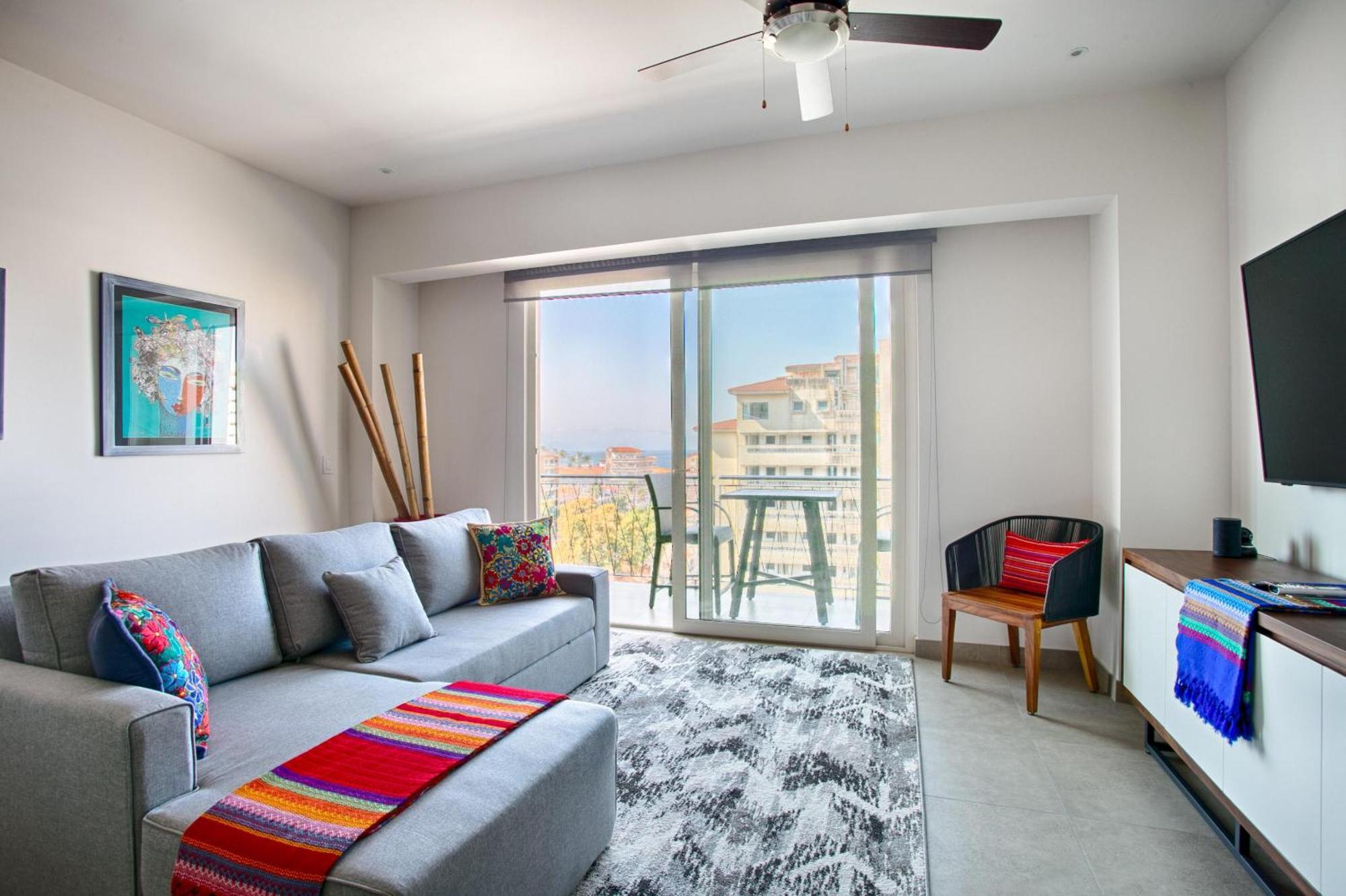 Floor With Partial Ocean Views, Pools, Gym Holiday home