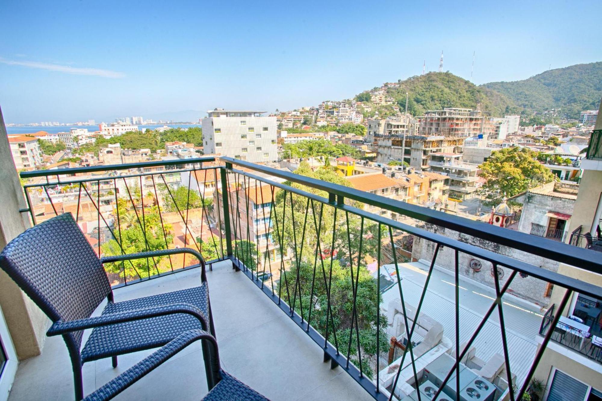 Floor With Partial Ocean Views, Pools, Gym Holiday home *