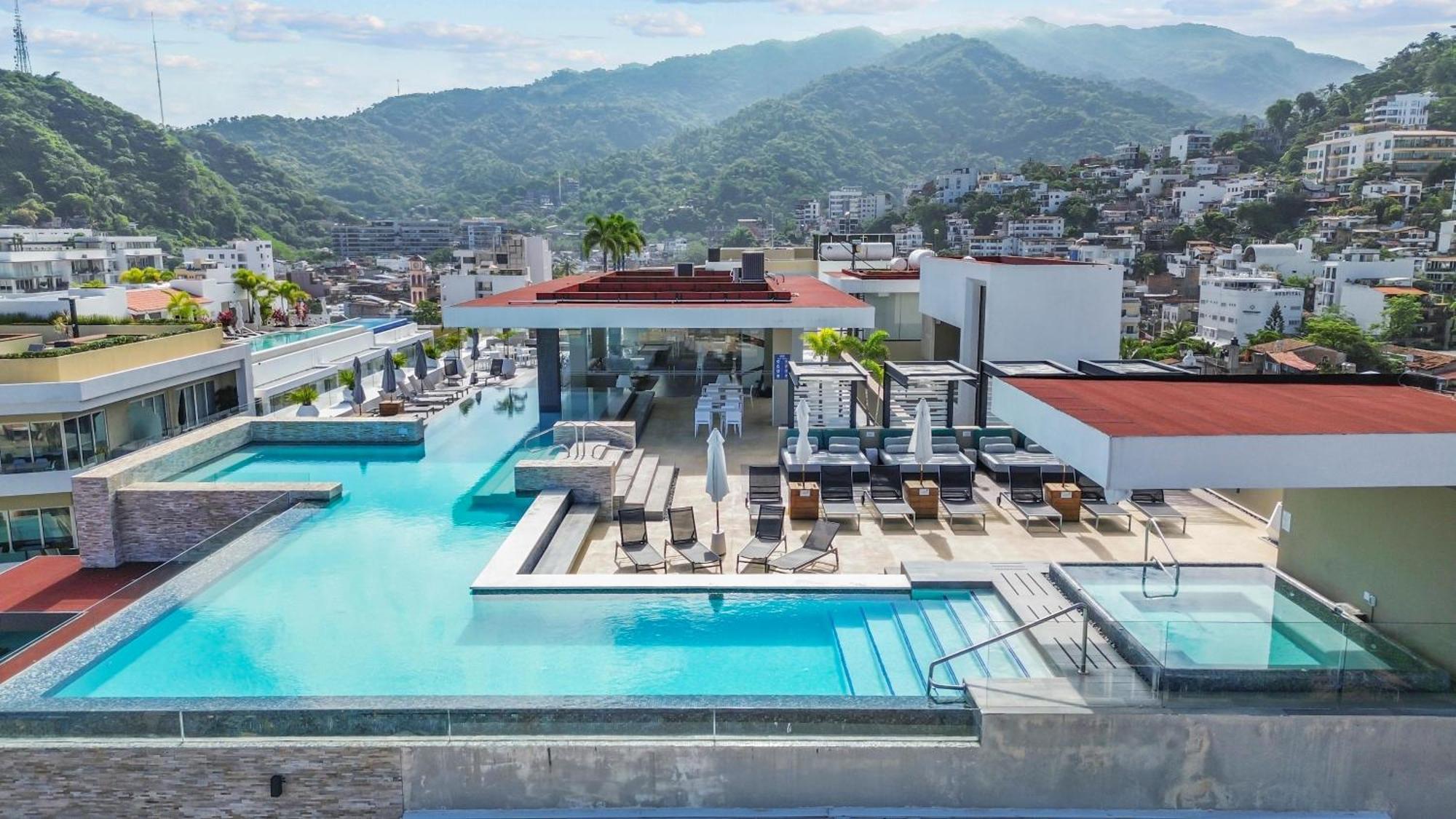 In Location, Rooftop Pool, Hot Tub, Gym, Fire Pit Holiday home
