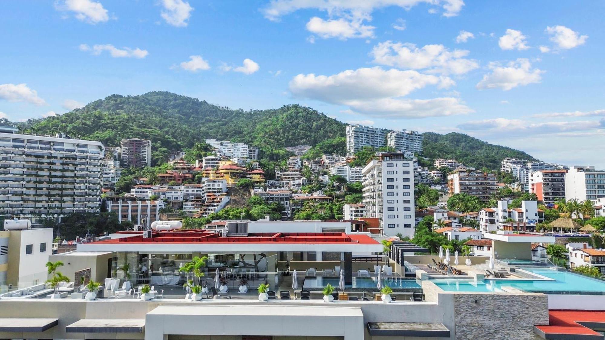 In Location, Rooftop Pool, Hot Tub, Gym, Fire Pit Holiday home Puerto Vallarta
