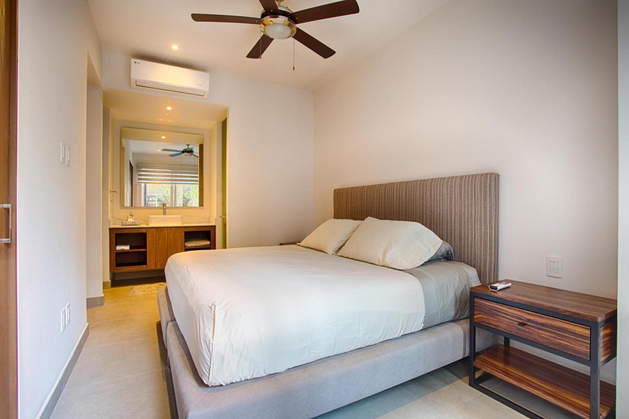 Holiday home Modern 1bd 2ba, 2 Balconies, Pools And Gym