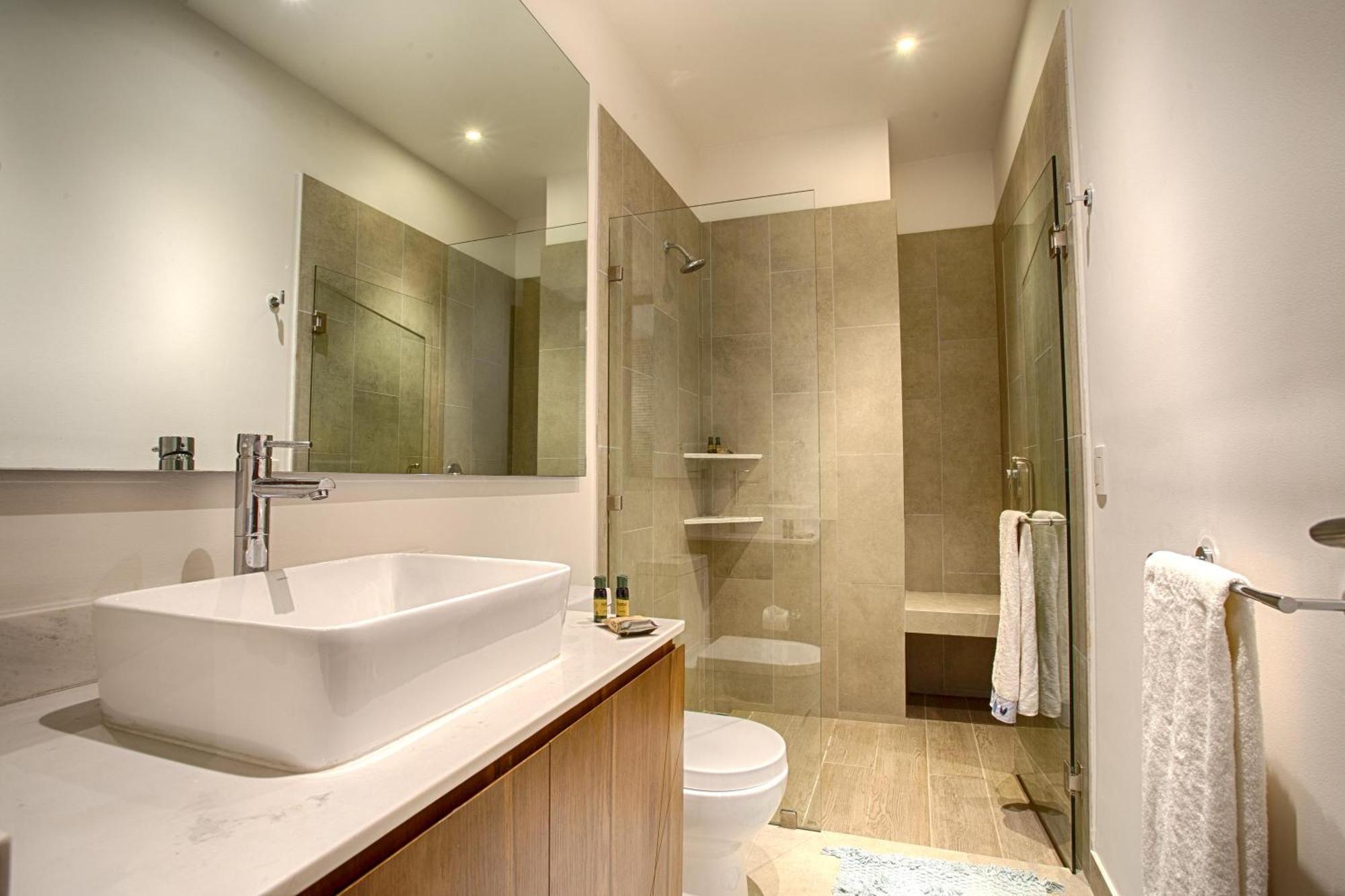 Holiday home Modern 1bd 2ba, 2 Balconies, Pools And Gym