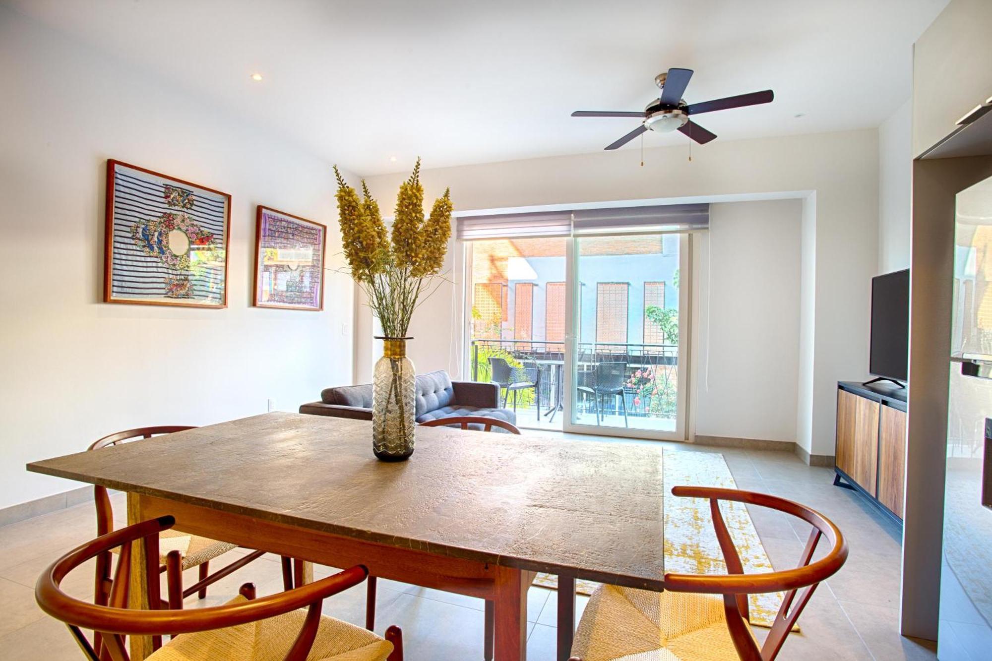 Modern 1bd 2ba, 2 Balconies, Pools And Gym Holiday home Puerto Vallarta
