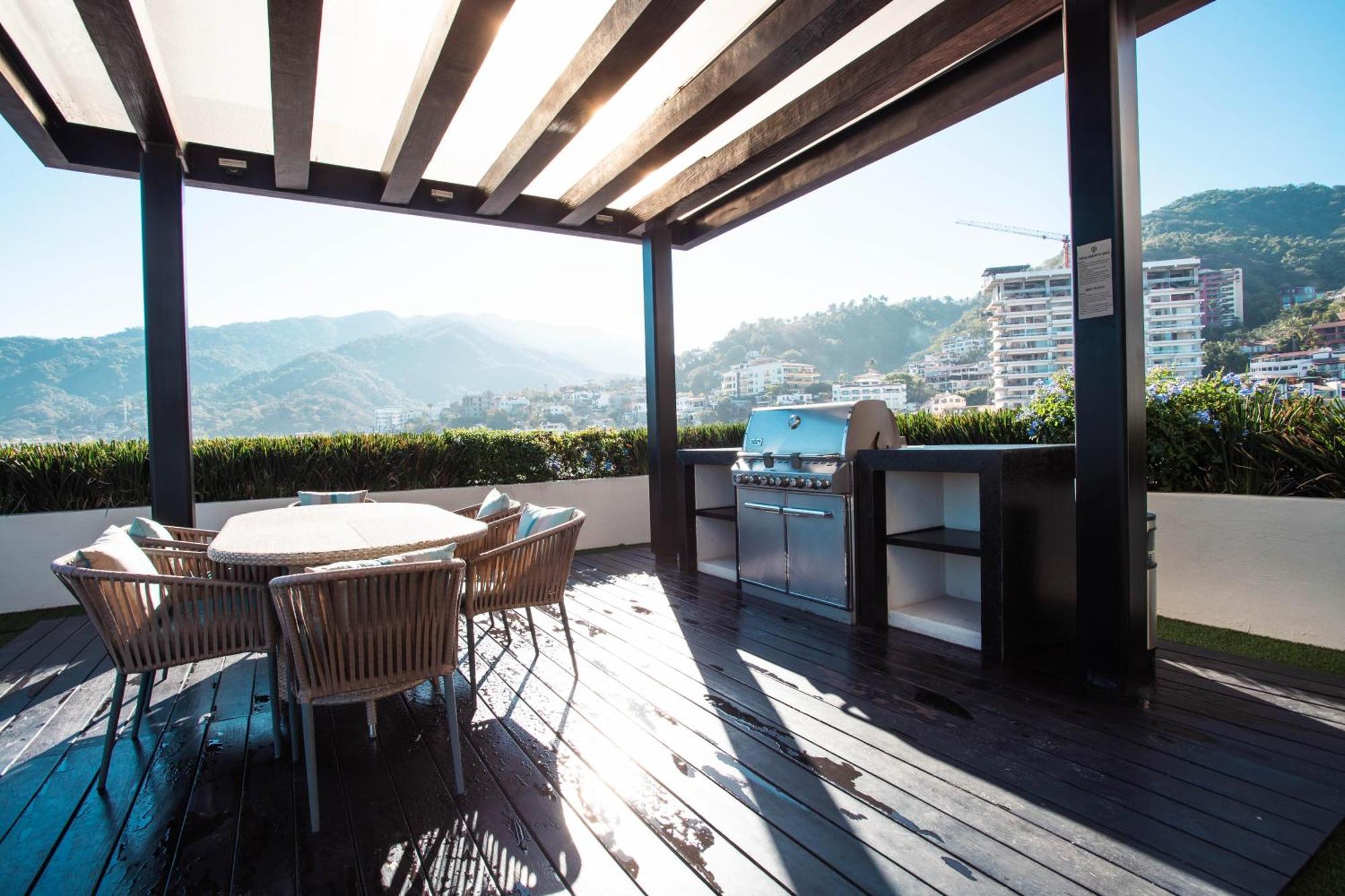 Floor With View, Rooftop Pool, Gym In Old Town Holiday home *
