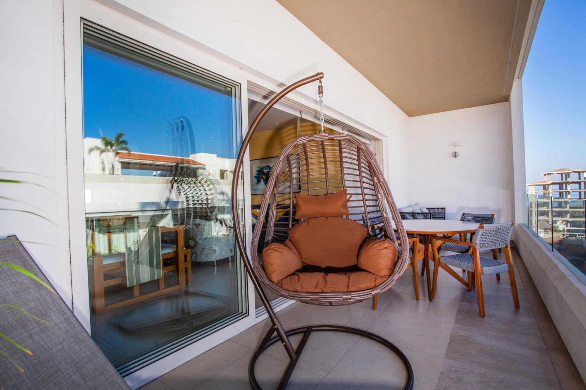Floor With View, Rooftop Pool, Gym In Old Town Holiday home *