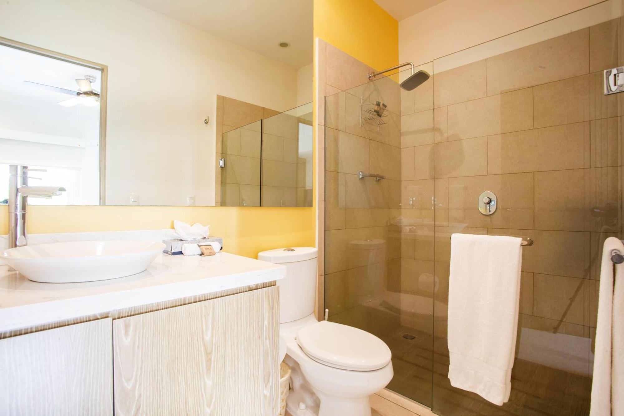 Floor With View, Rooftop Pool, Gym In Old Town Holiday home