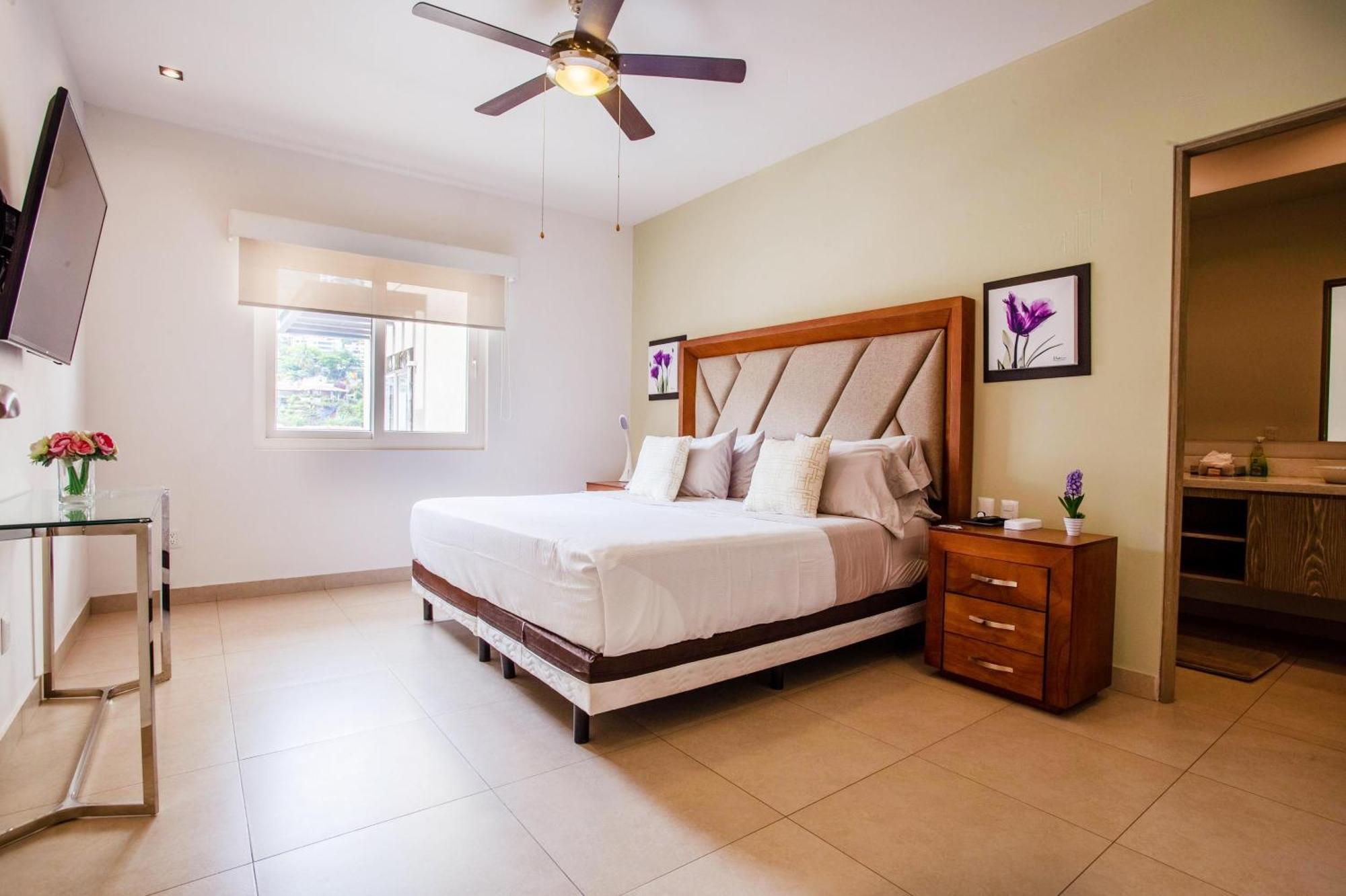 Floor With View, Rooftop Pool, Gym In Old Town Holiday home Puerto Vallarta