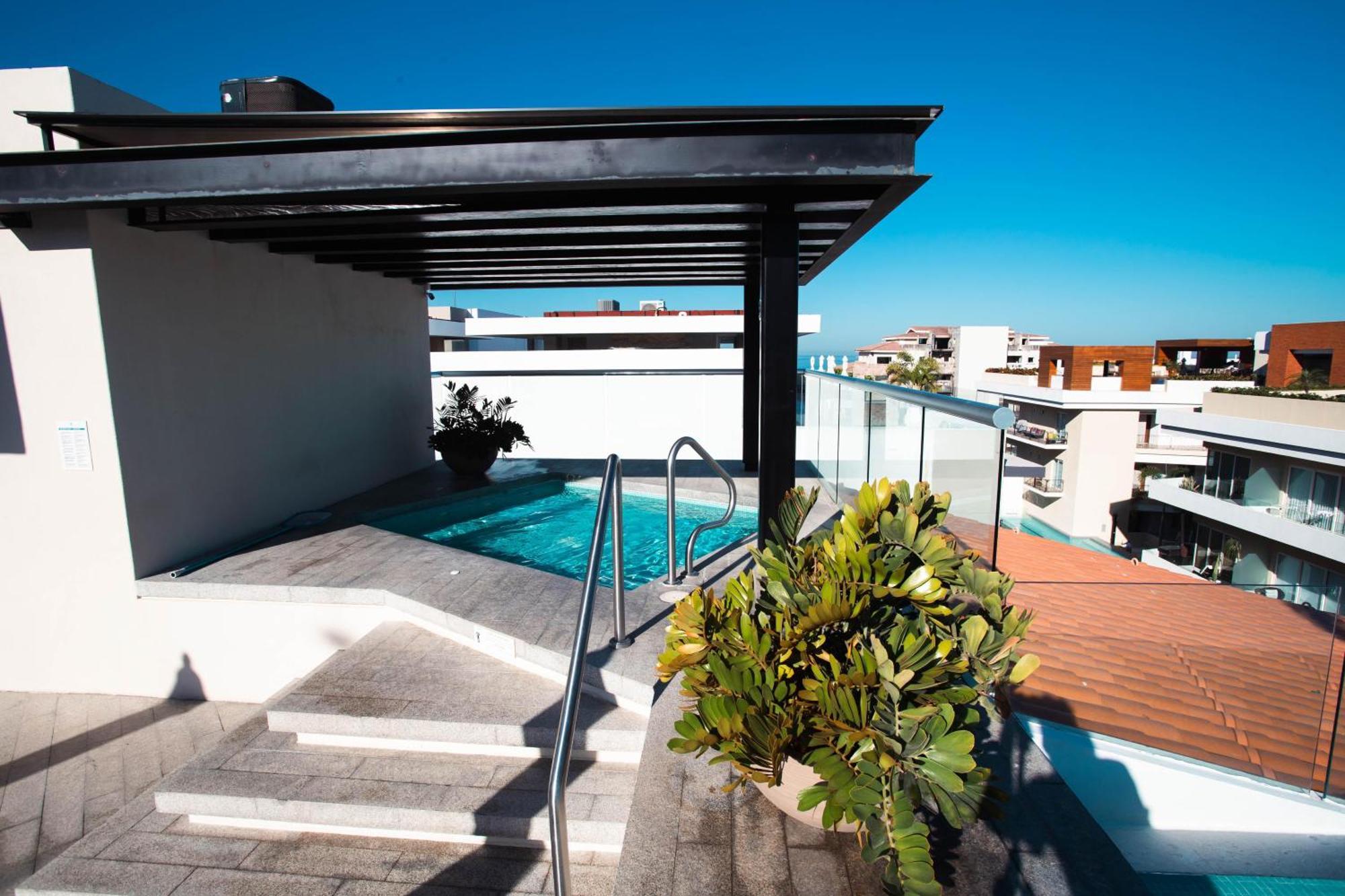 Floor With View, Rooftop Pool, Gym In Old Town