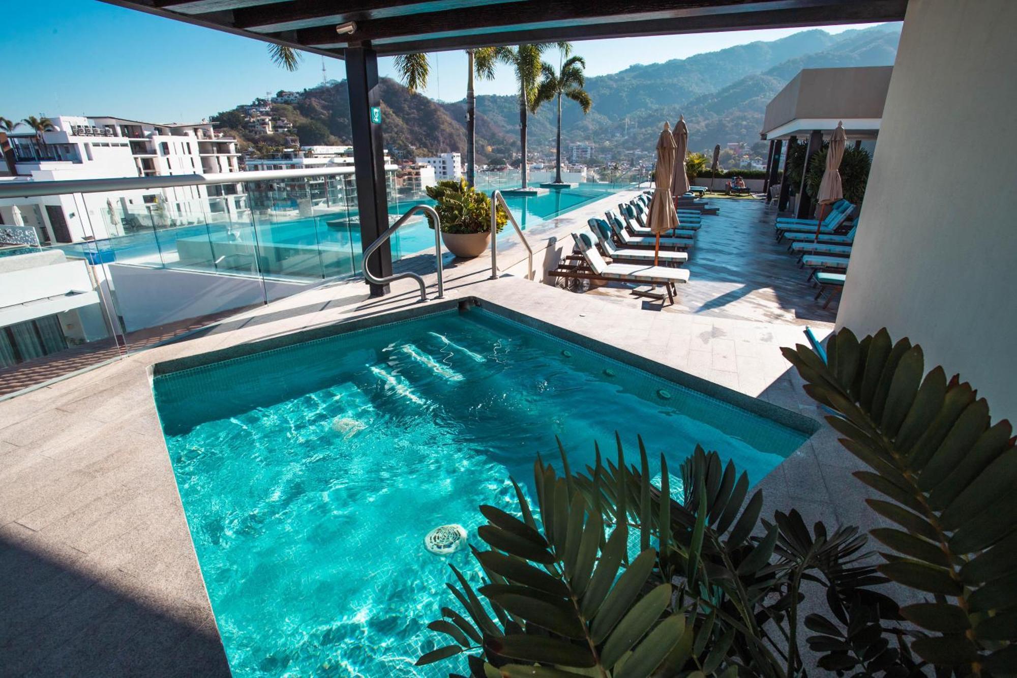 Floor With View, Rooftop Pool, Gym In Old Town