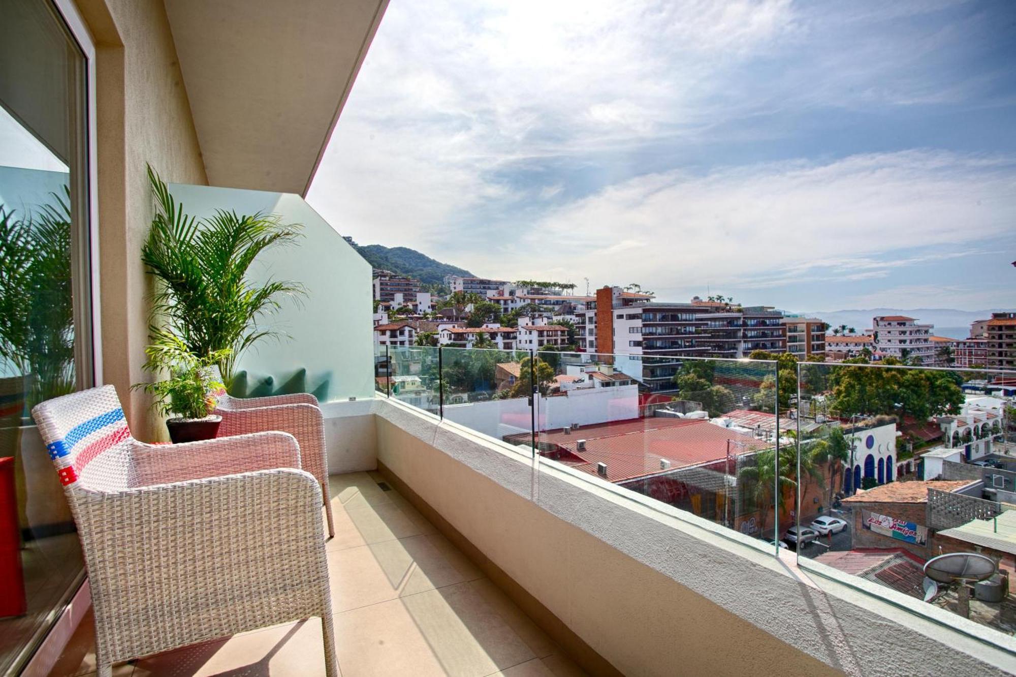 Modern Mexican With View, Pools And Gym *