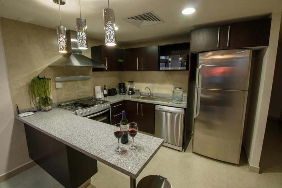 Beachfront With Access To Pools, Gym, Tennis Court * Puerto Vallarta