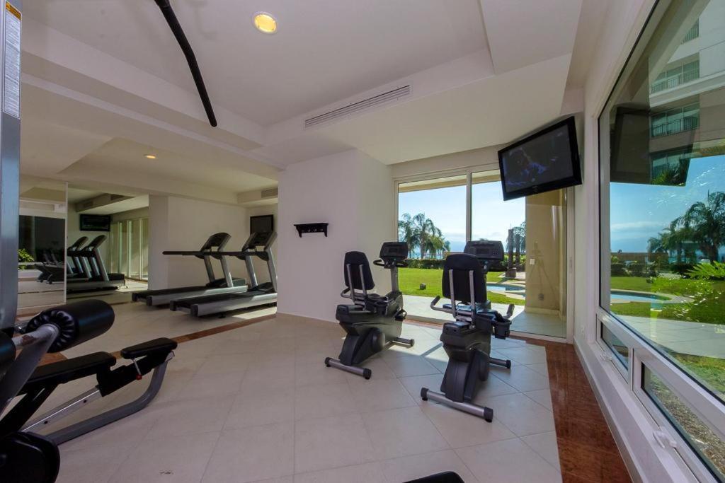 Beachfront With Access To Pools, Gym, Tennis Court Holiday home