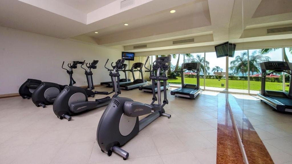 Beachfront With Access To Pools, Gym, Tennis Court